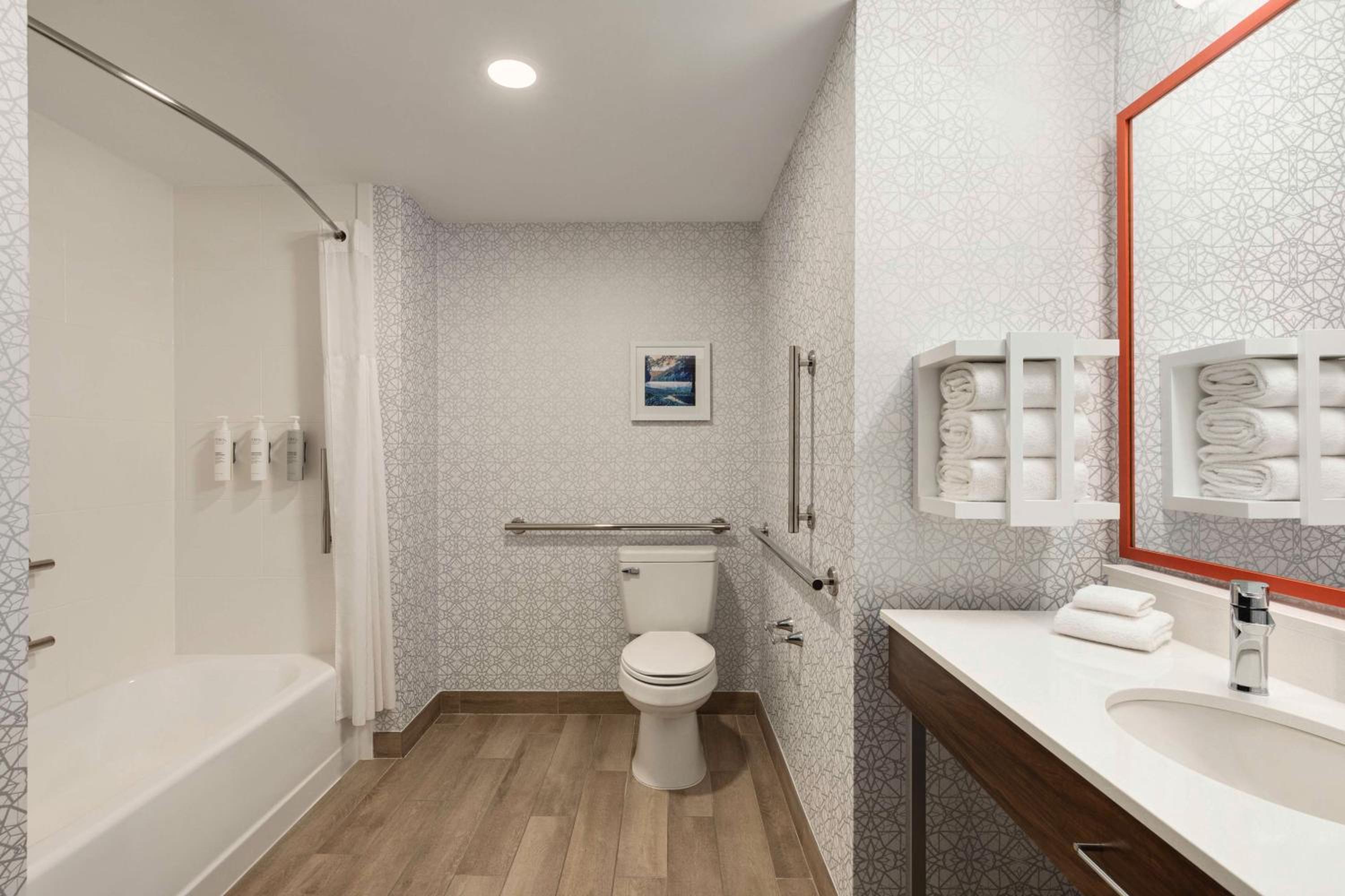 One-Bedroom Queen Suite with Two Queen Beds - Non-Smoking - Photo 5