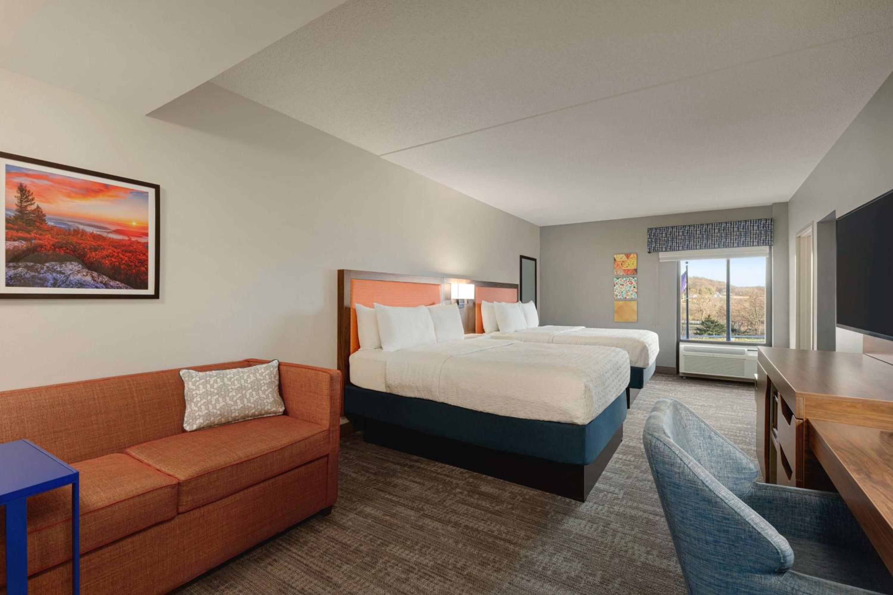 One-Bedroom Queen Suite with Two Queen Beds - Non-Smoking - Photo 4