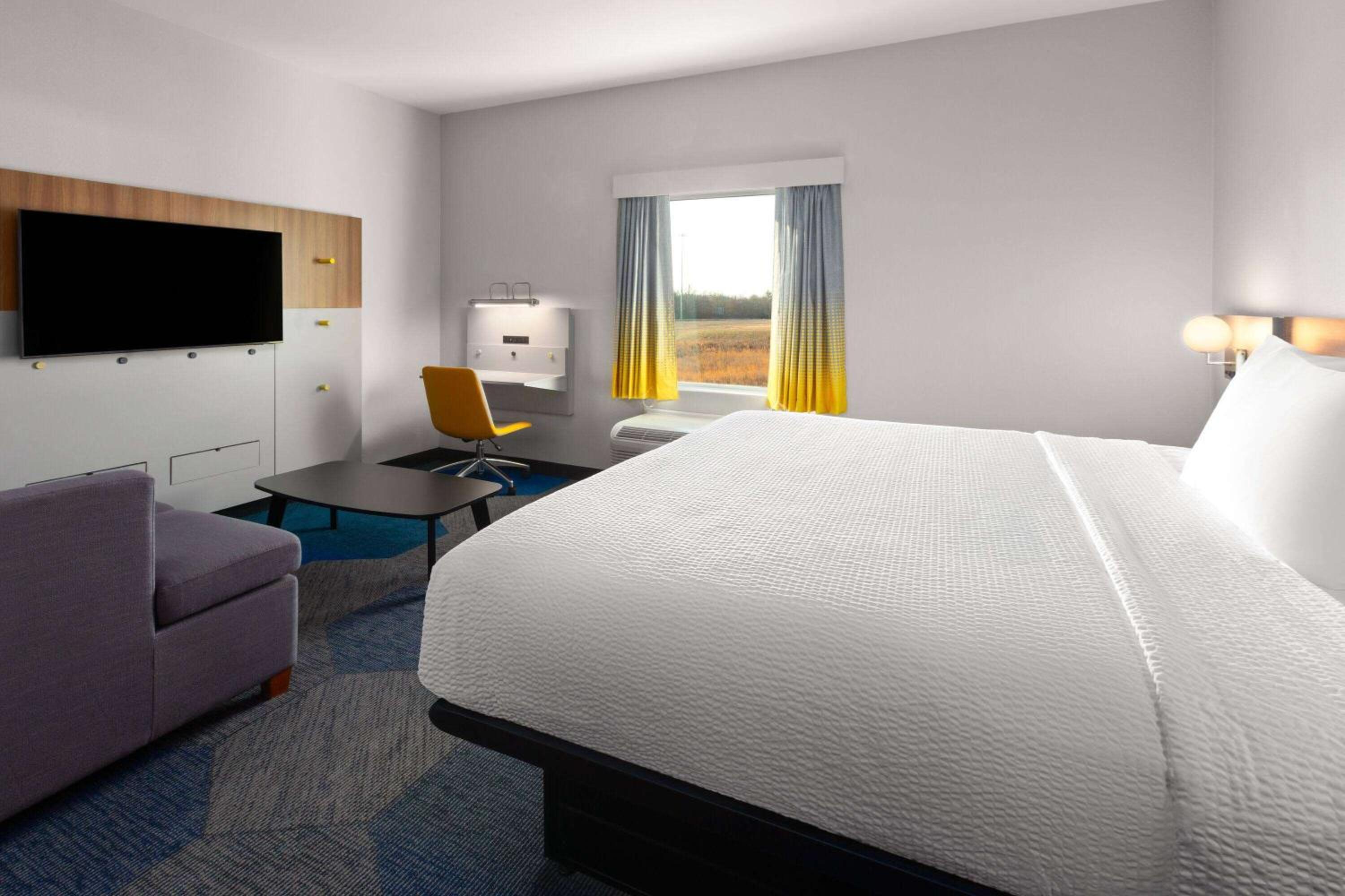King Suite with Tub and Kitchenette - Mobility Accessible/Non-Smoking