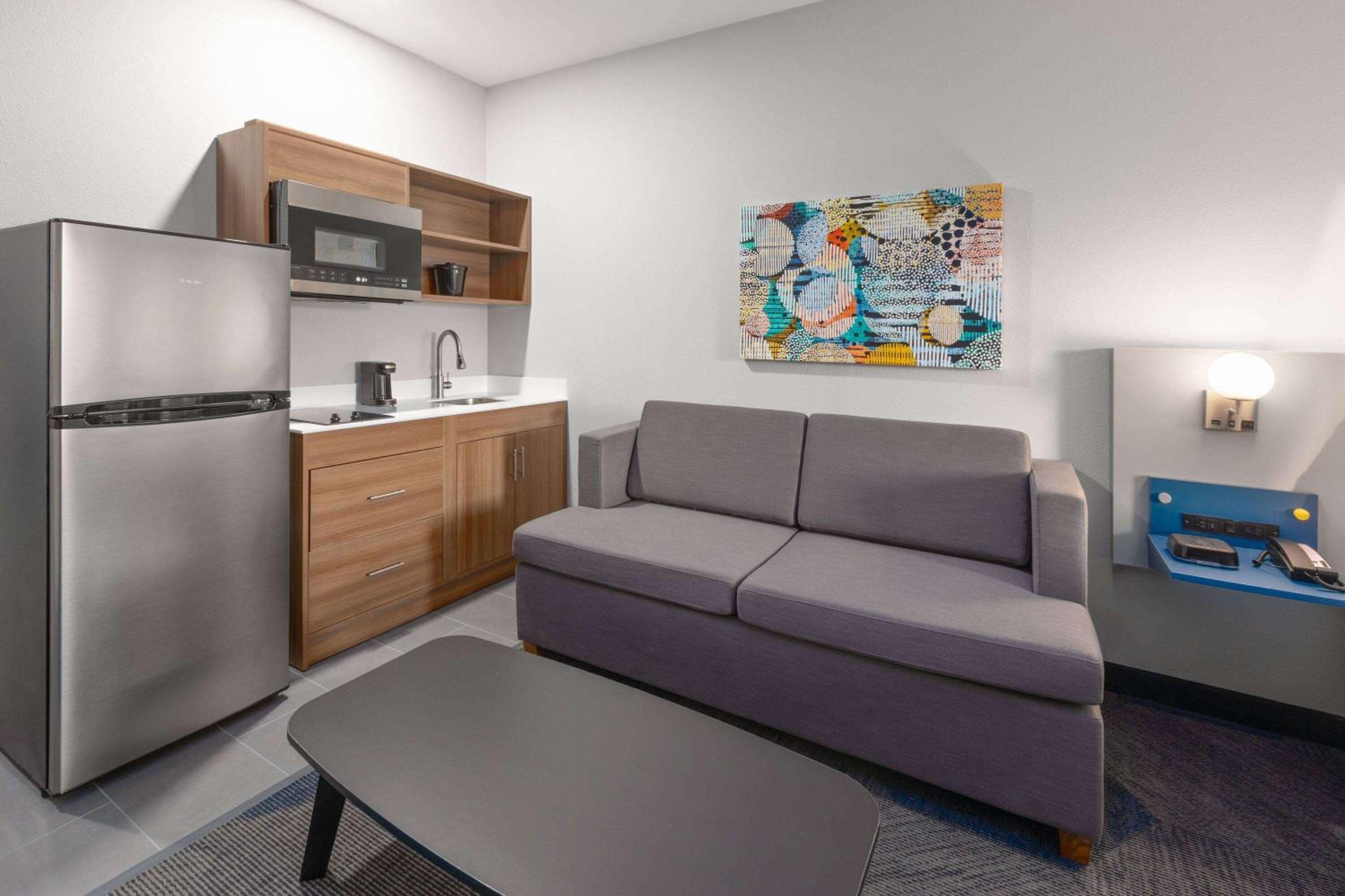King Suite with Kitchenette - Non-Smoking - Photo 1
