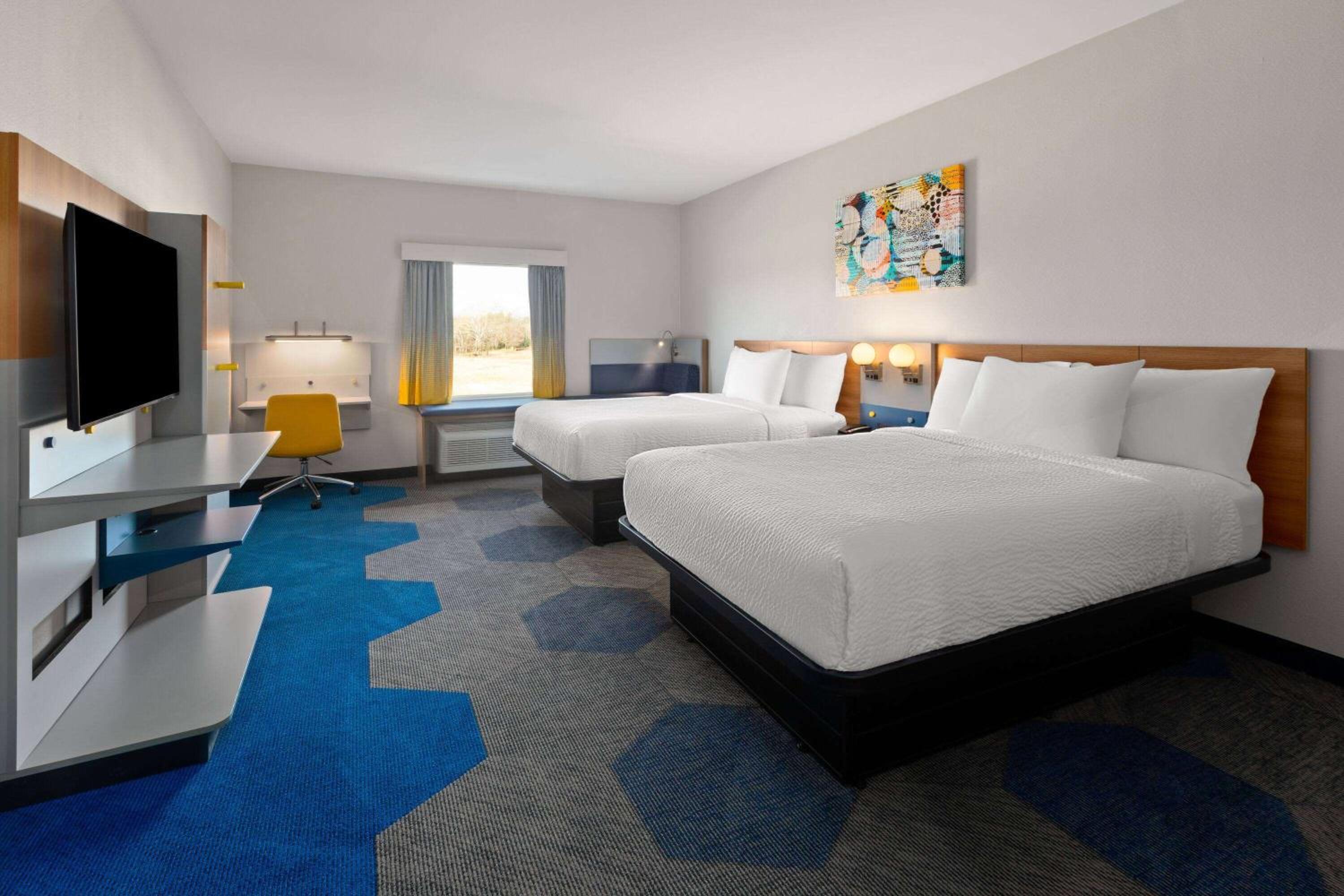 Suite with Two Queen Beds and Kitchenette - Non-Smoking - Photo 2