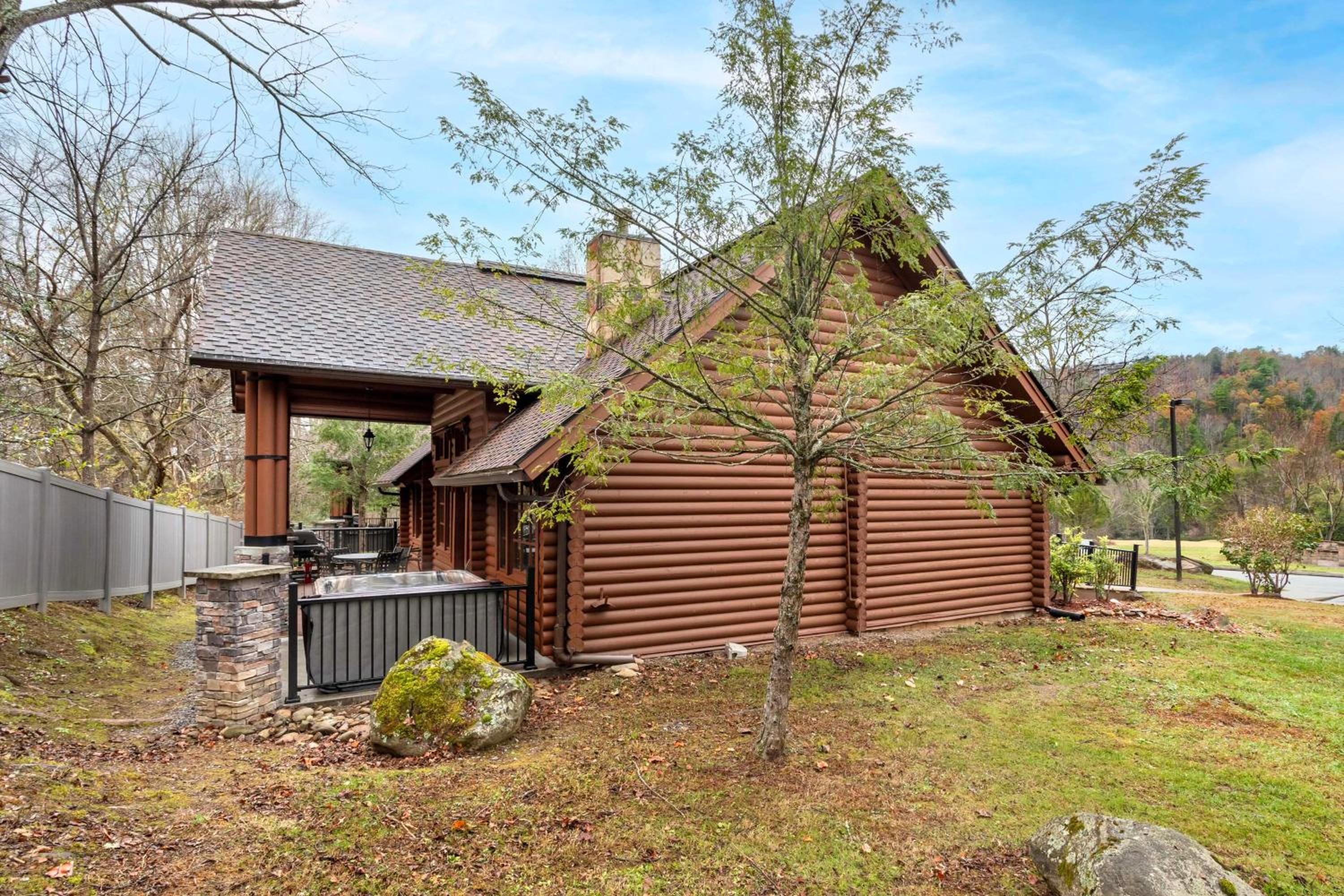 2 BEDROOM CABIN WITH 2 QUEEN BEDS photo 3
