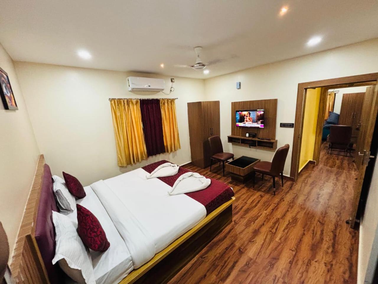 Deluxe King Room photo 3