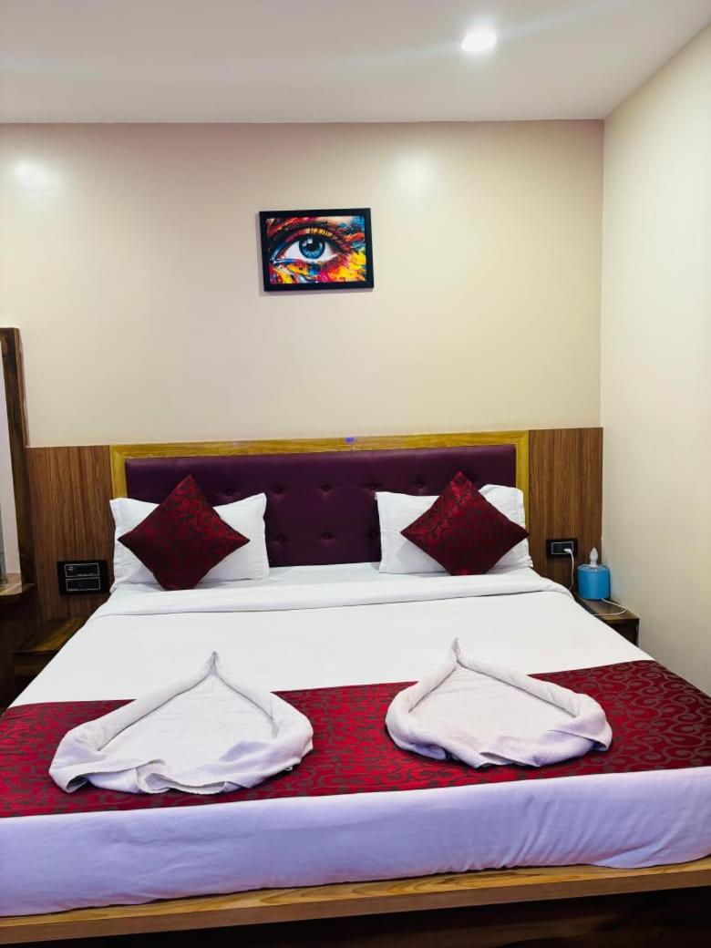 Deluxe King Room photo 2