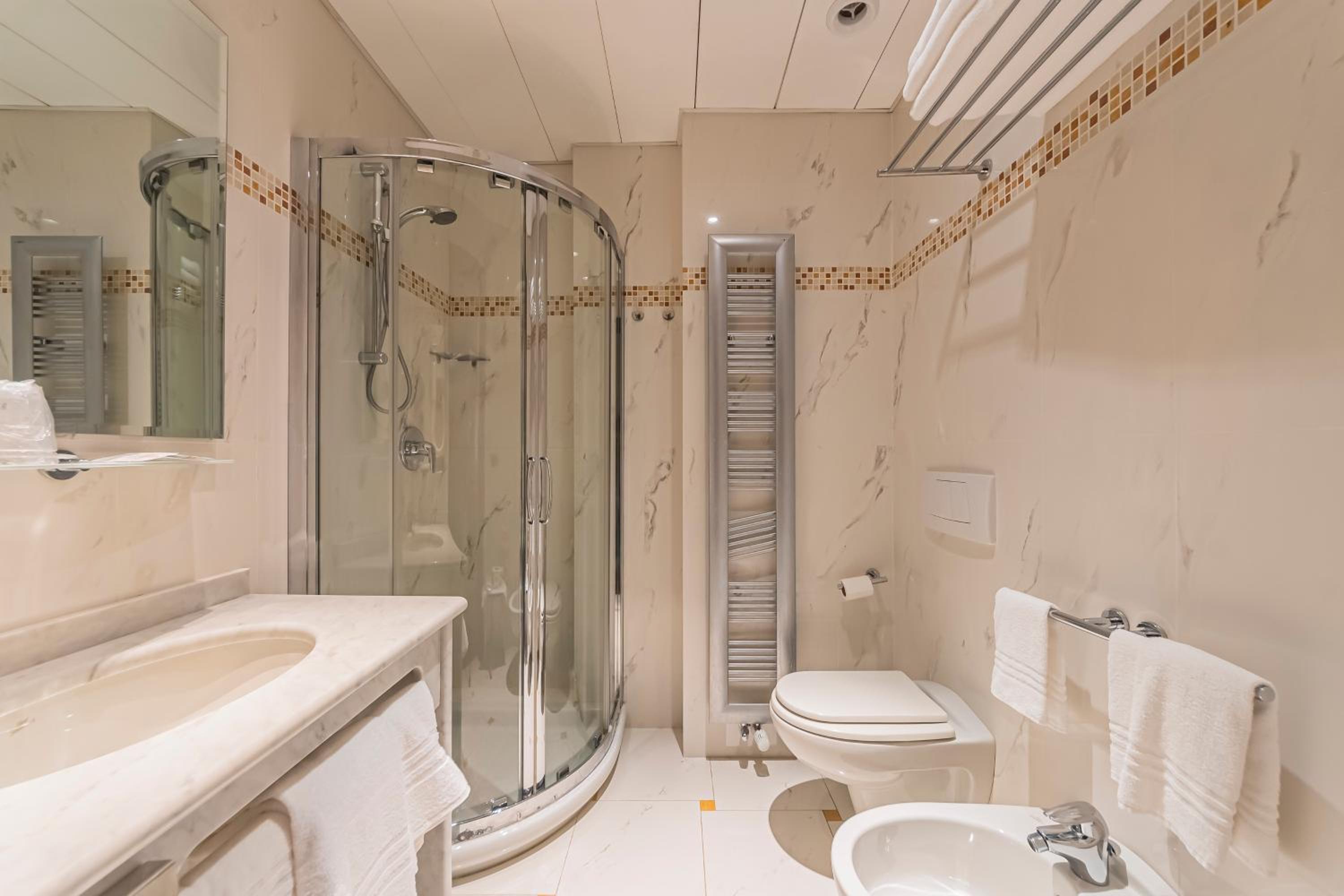 Junior Suite - Photo 1