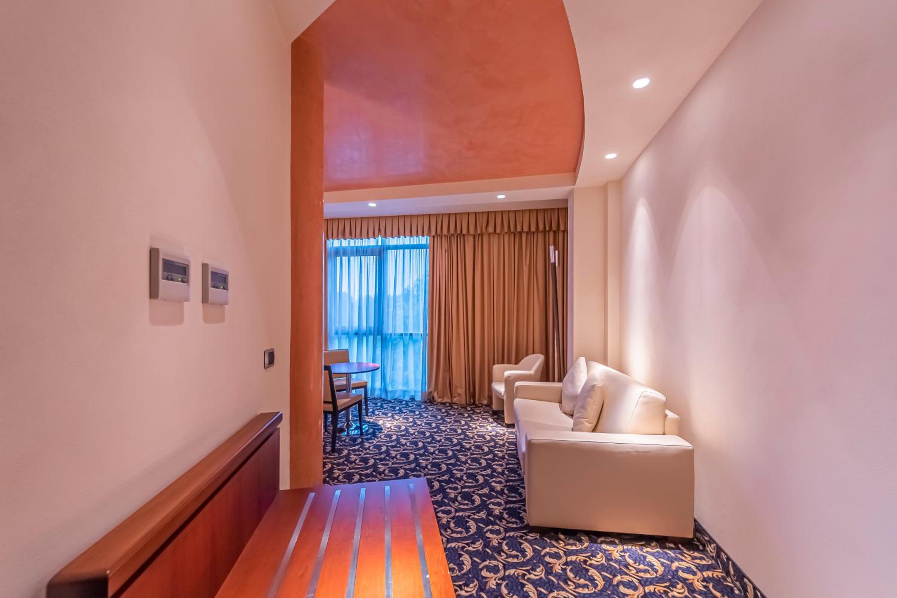Suite - Photo 6