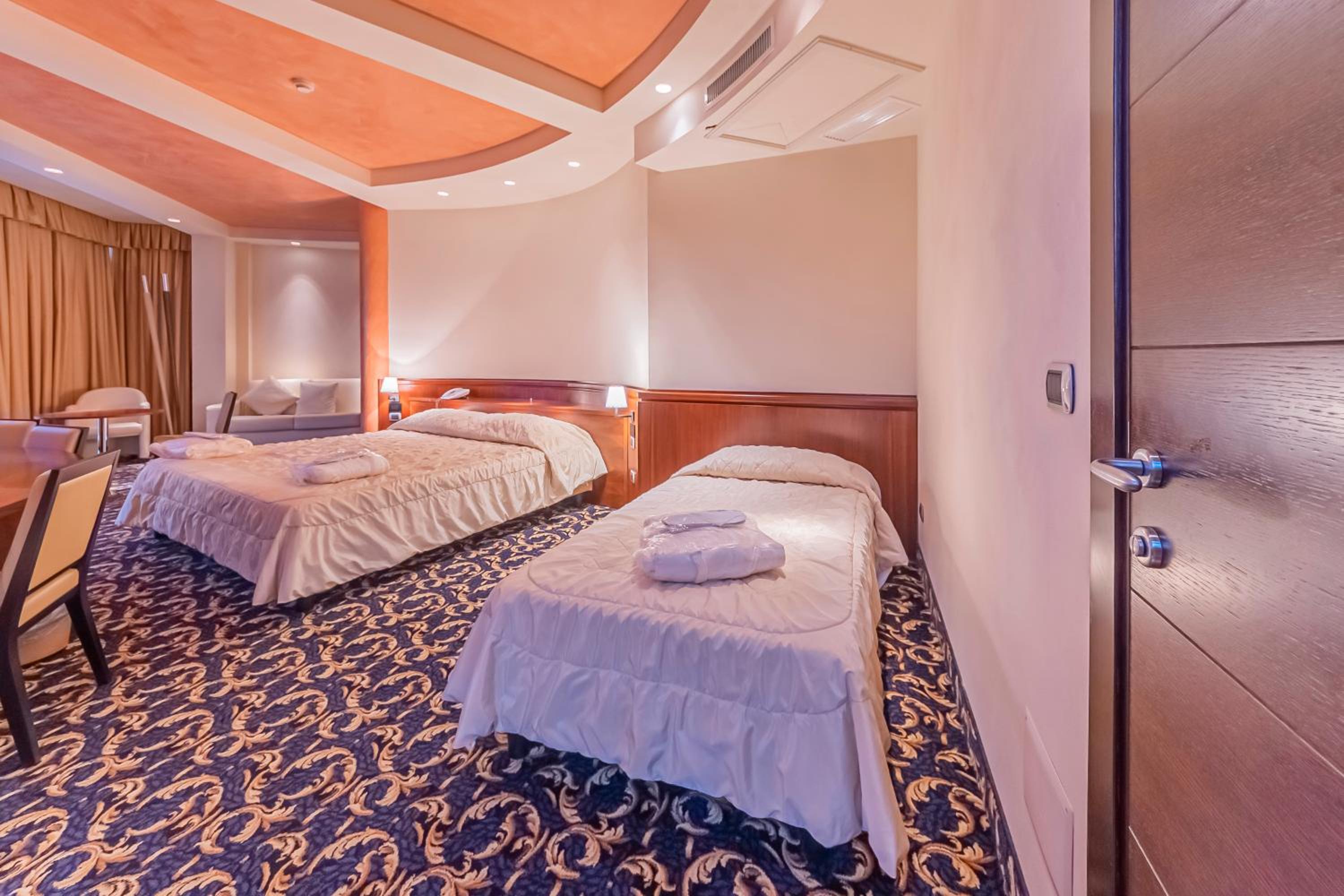 Suite - Photo 9