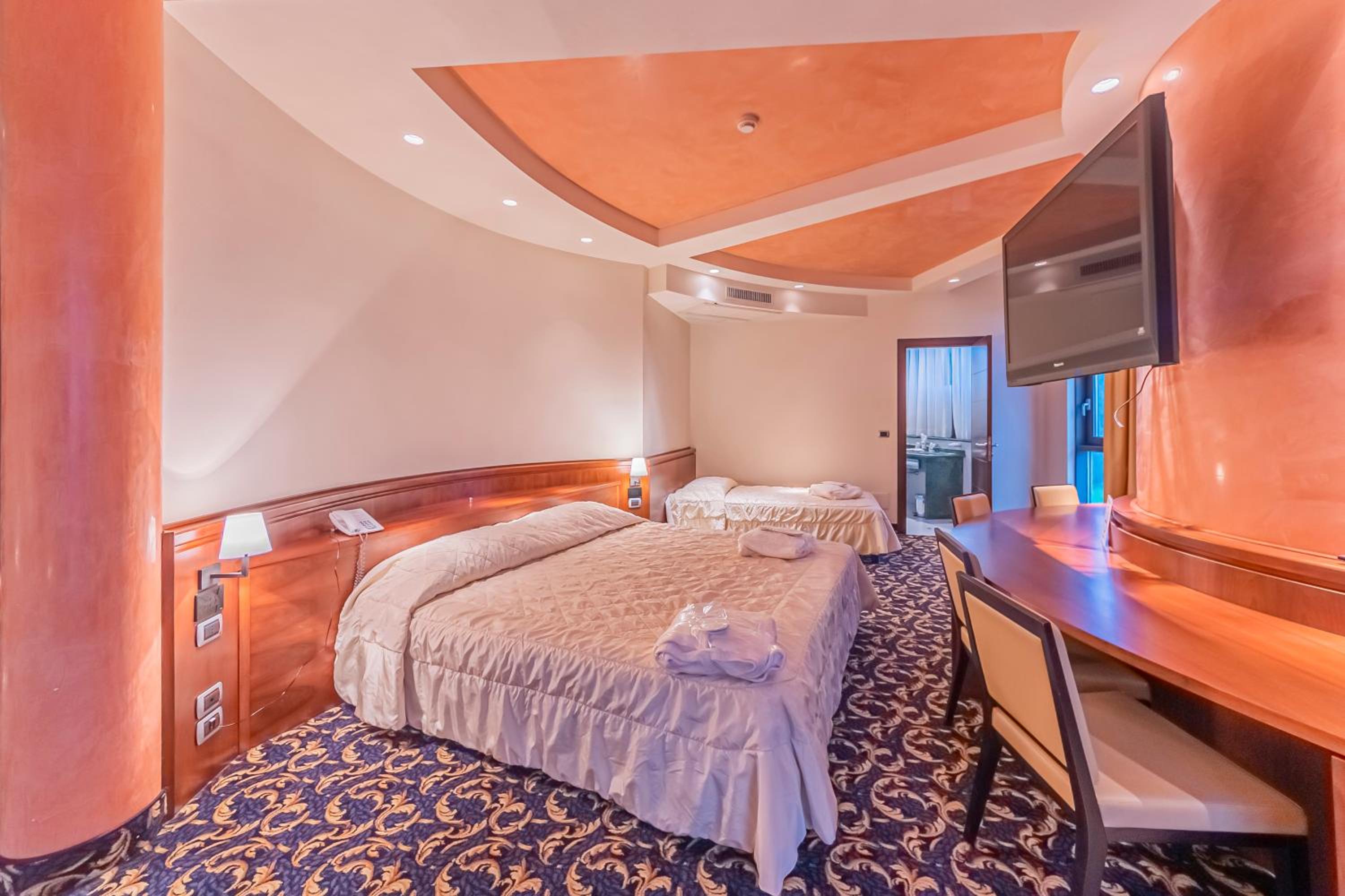 Suite - Photo 10