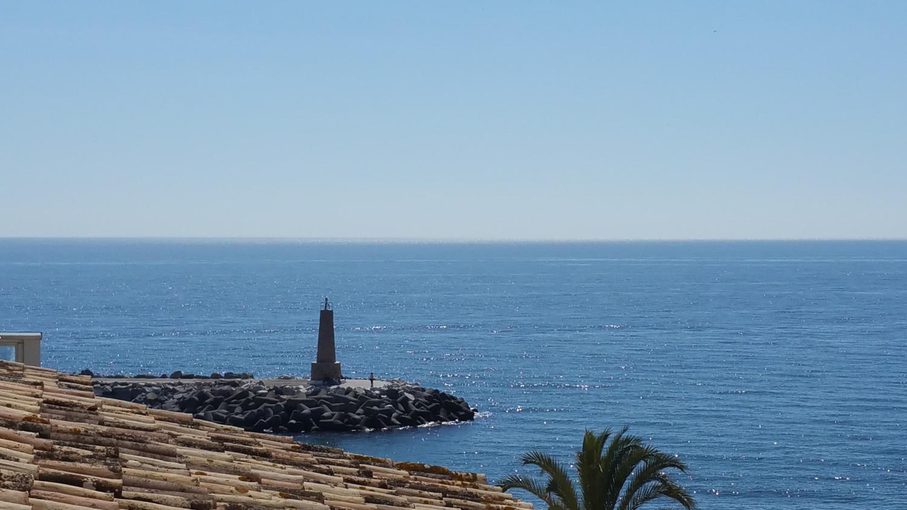 Three-Bedroom Apartment with Sea View (6 Adults) - Photo 6
