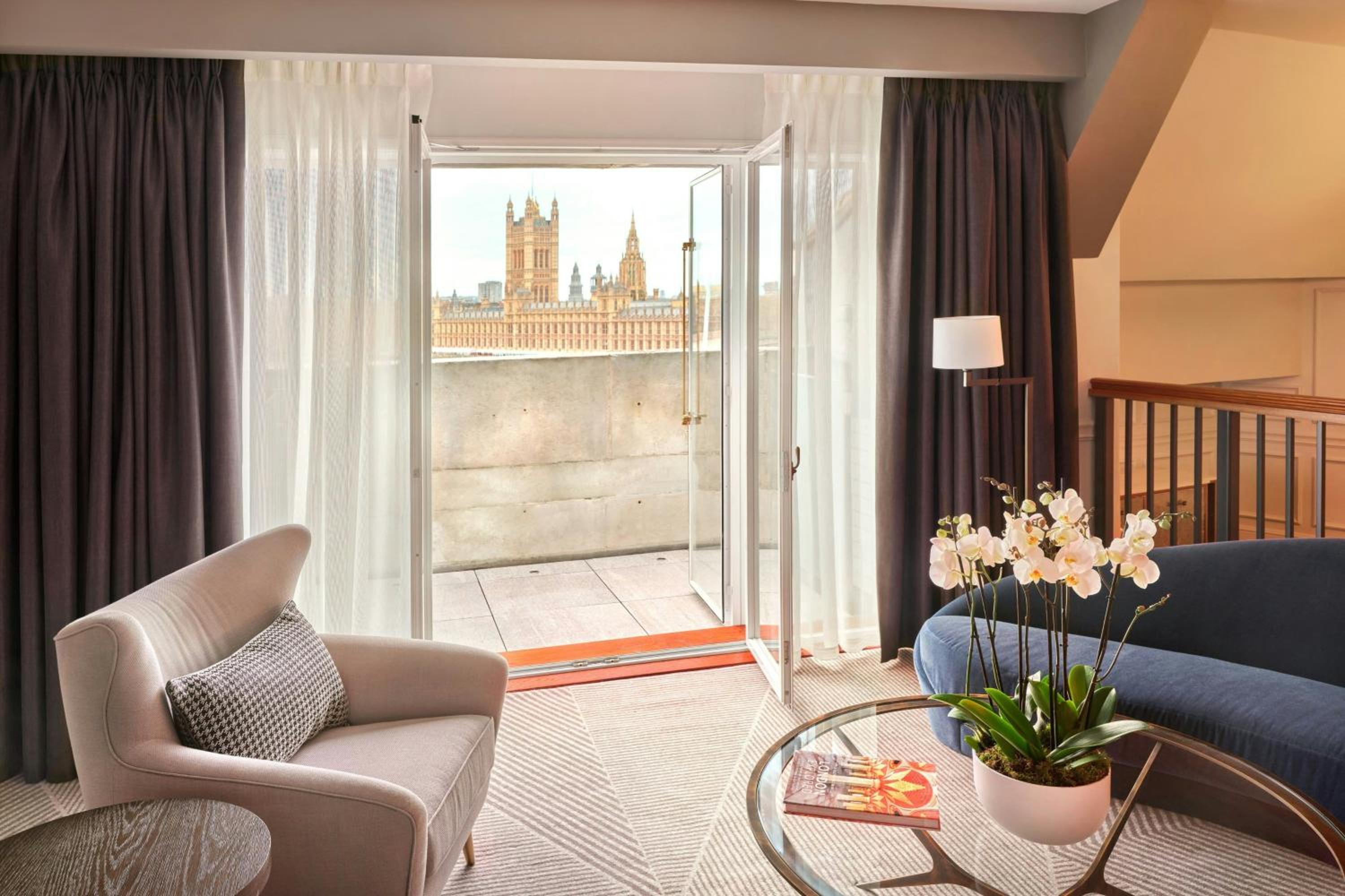 Two-Bedroom Suite with Big Ben Balcony - Club Lounge Access