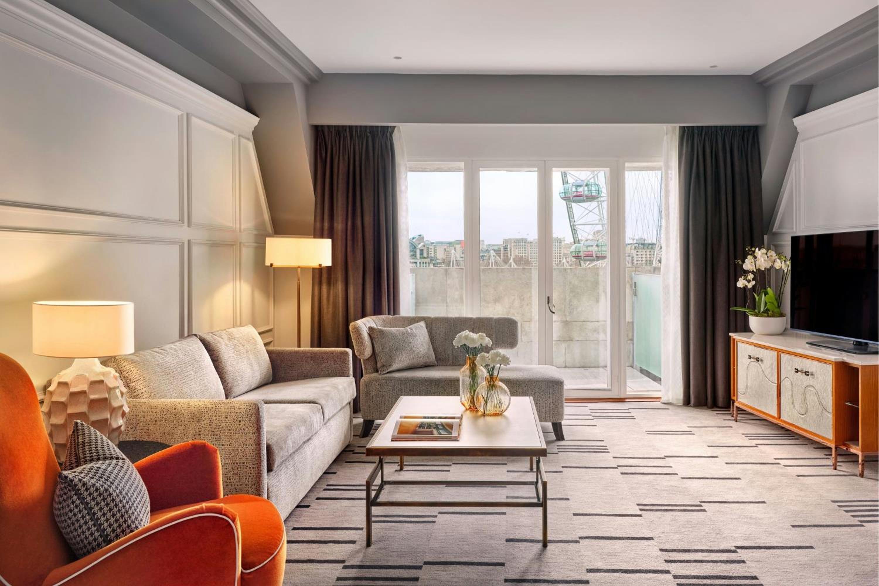 Suite with South Bank Balcony - Club Lounge Access
