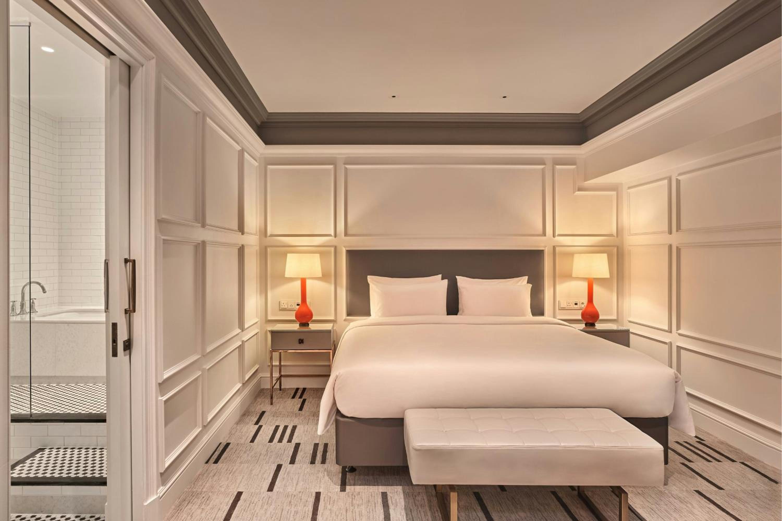 Two-Bedroom Suite with Big Ben Balcony - Club Lounge Access