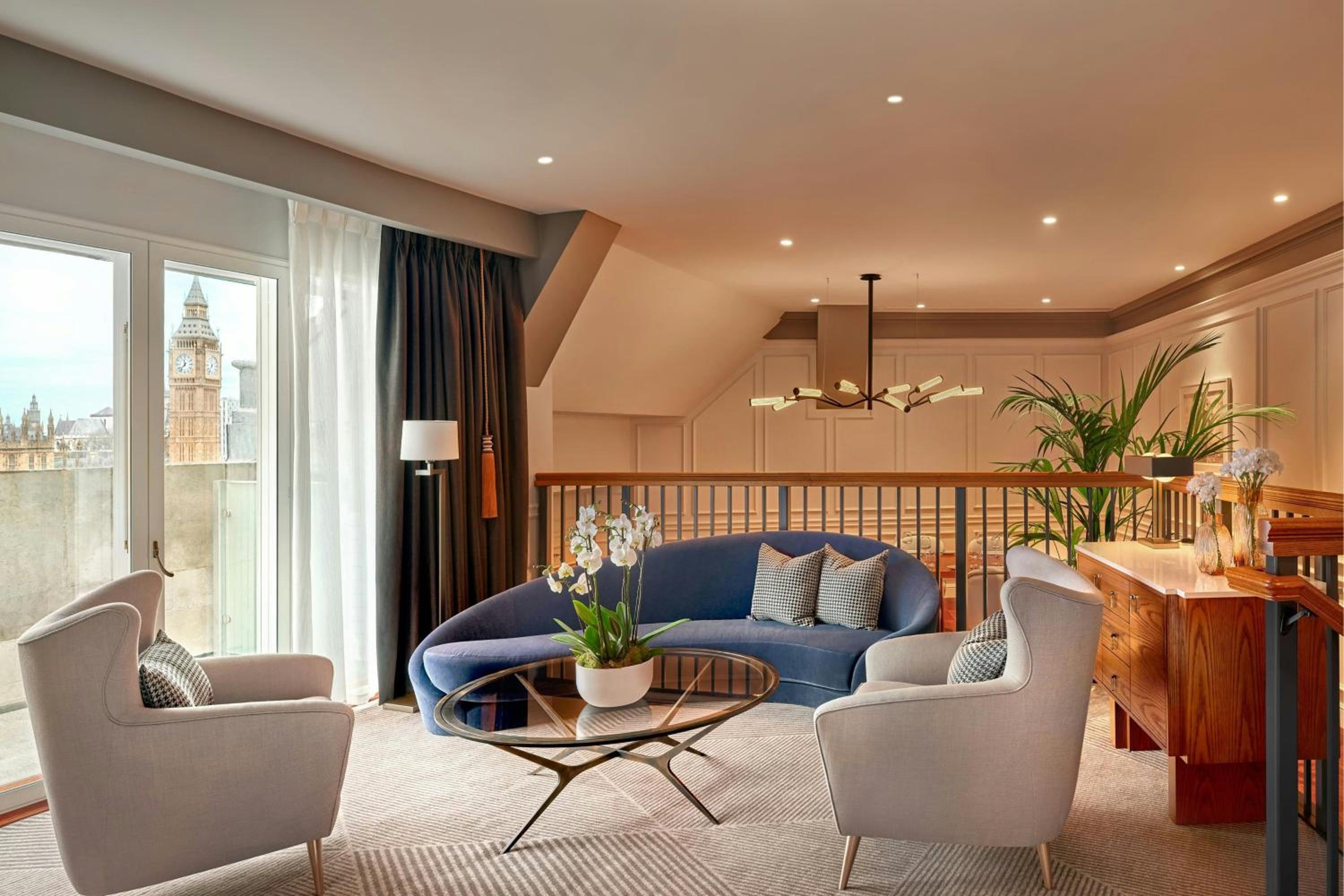 Two-Bedroom Suite with Big Ben Balcony - Club Lounge Access