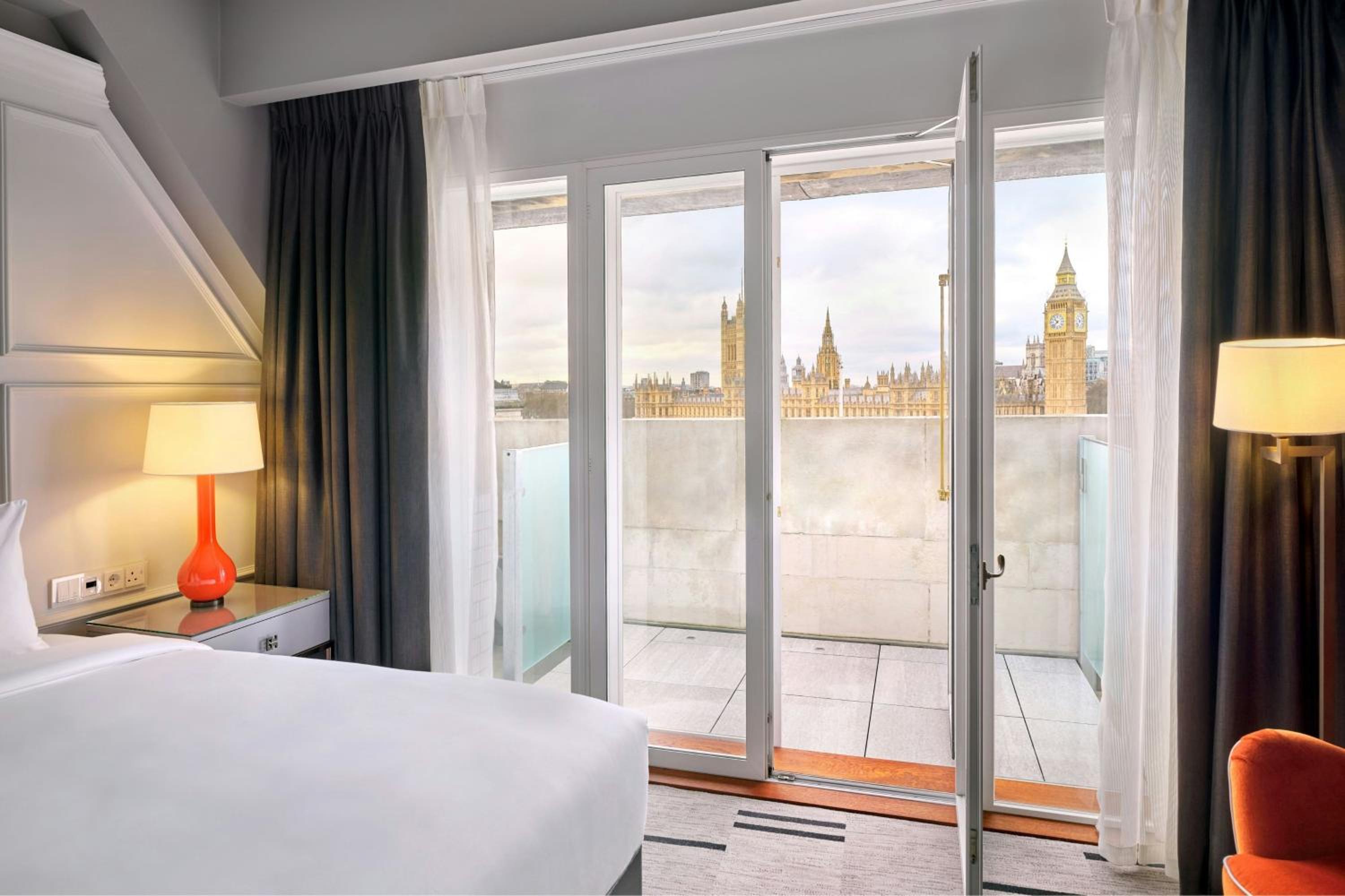 Two-Bedroom Suite with Big Ben Balcony - Club Lounge Access