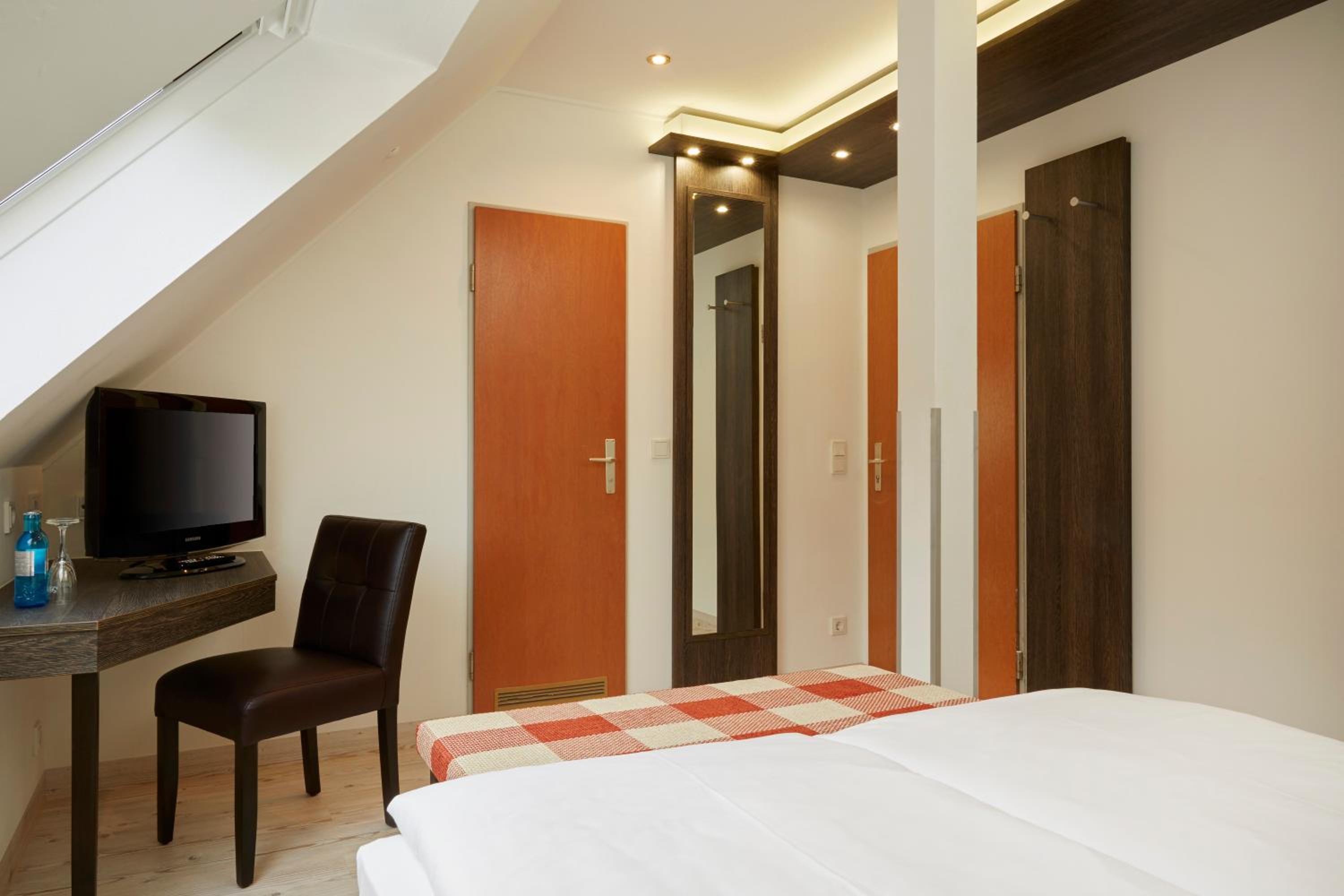 Comfort Double Room - Photo 7