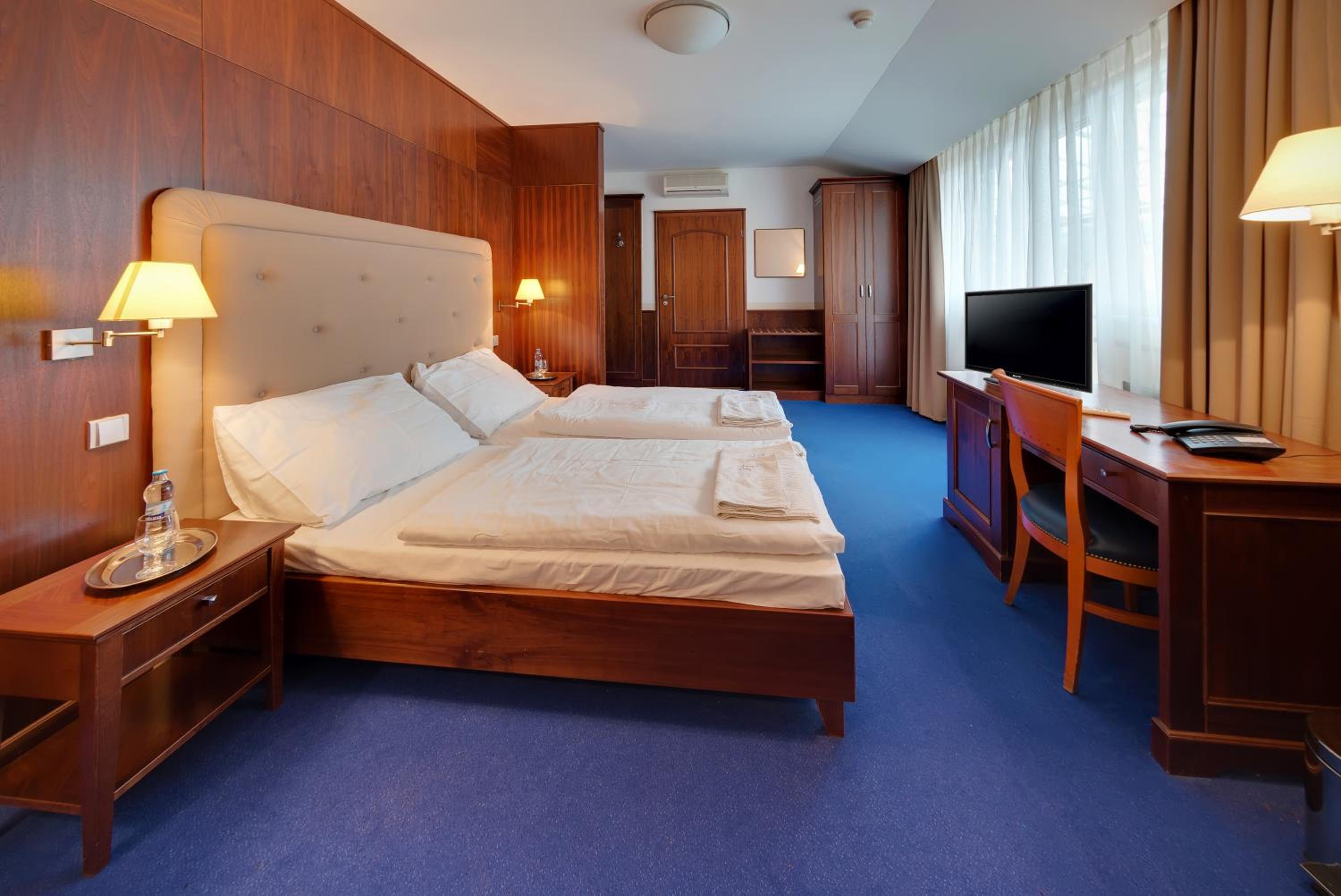 Double Room - Disability Access - Photo 5