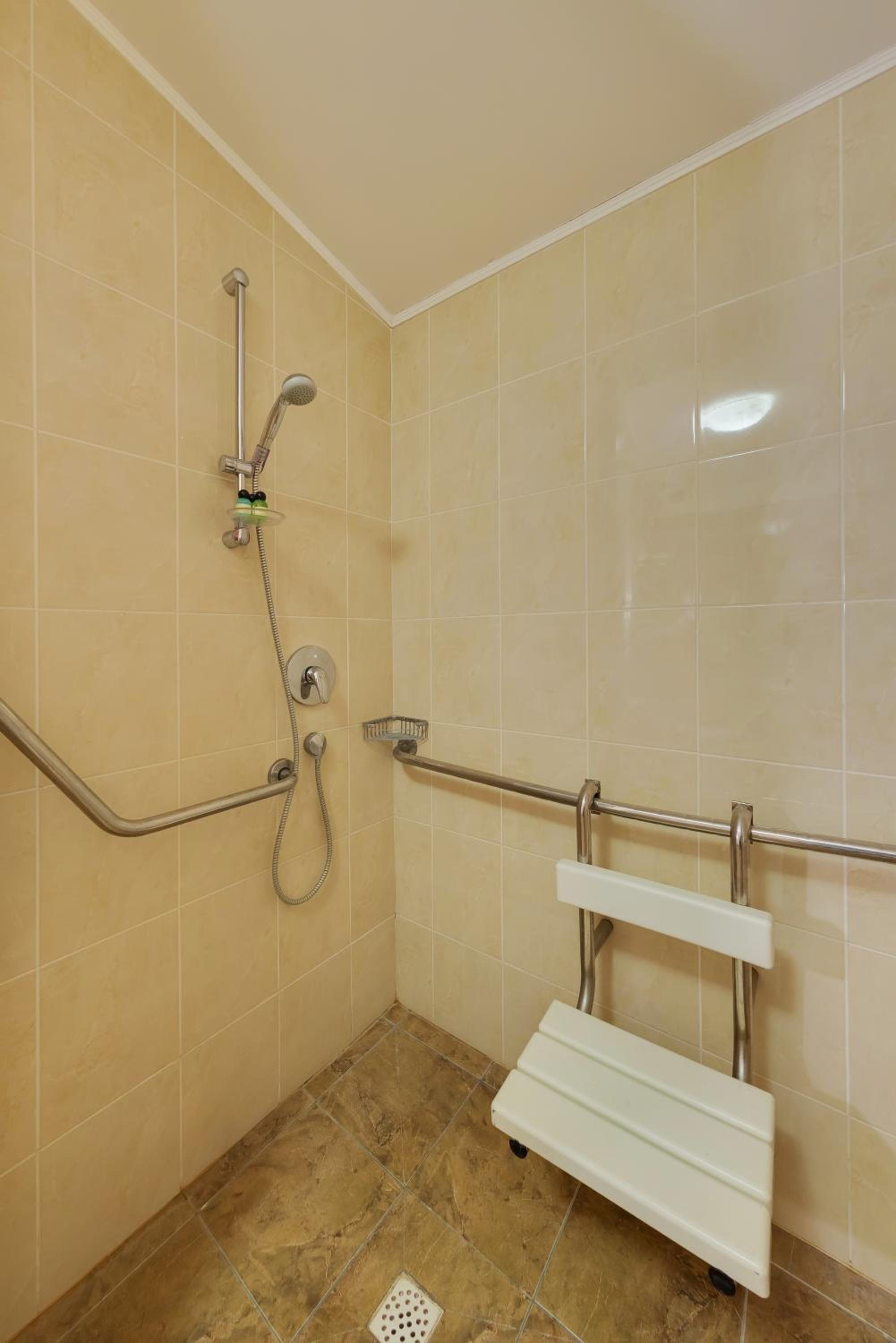 Double Room - Disability Access - Photo 3