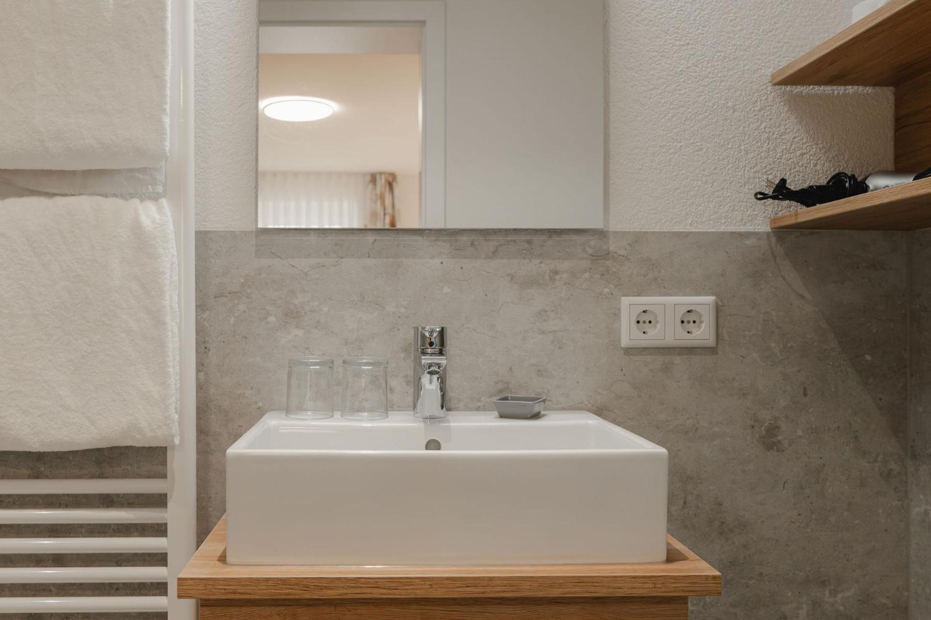 Standard Triple Room - Photo 8
