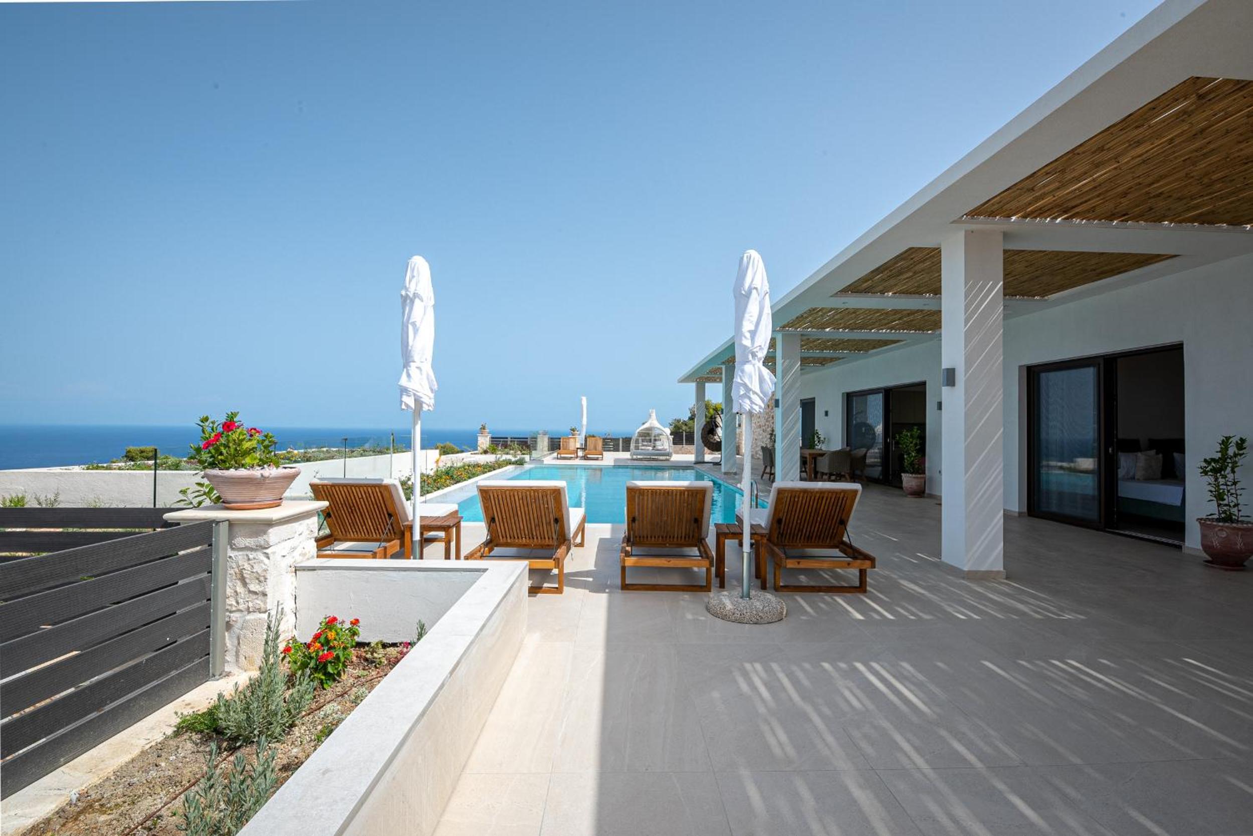 Three-Bedroom Villa photo 1