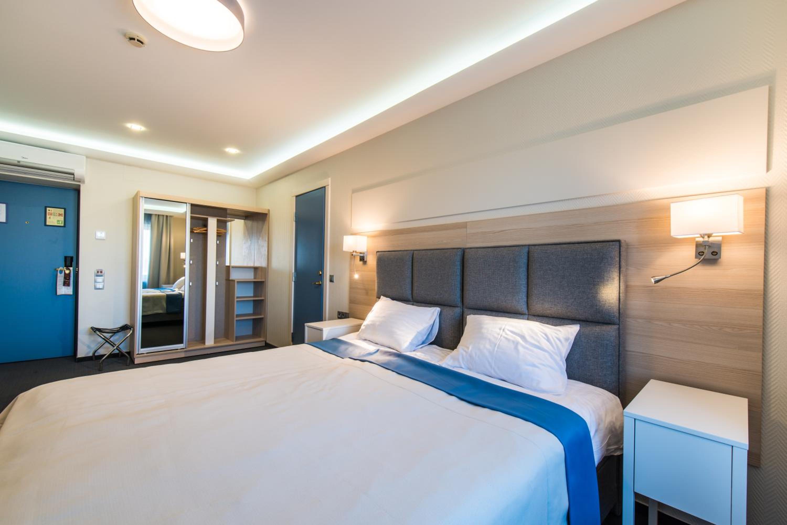 Standard Double/Twin Room - Photo 9