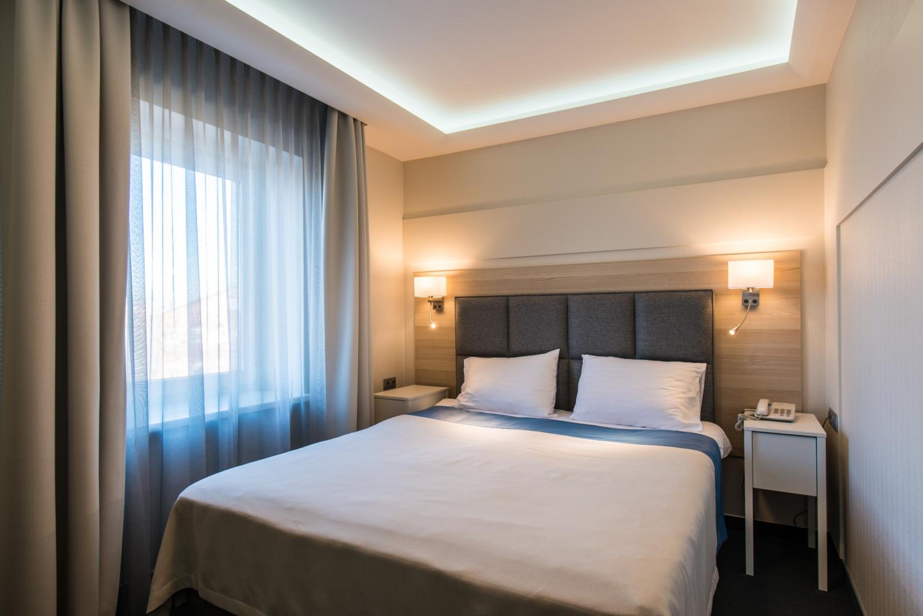 Small Double or Twin Room - Photo 4