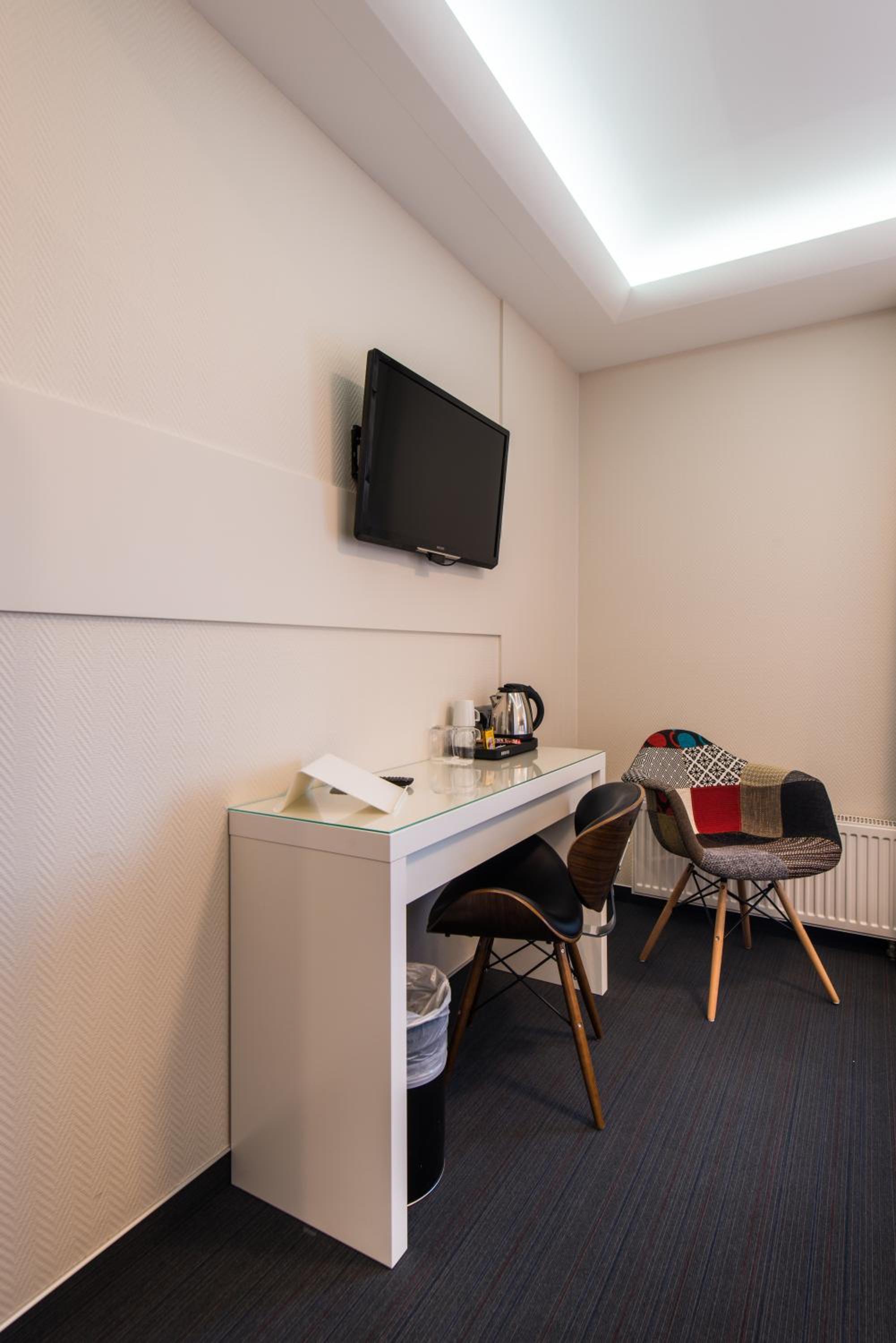 Standard Double/Twin Room - Photo 10