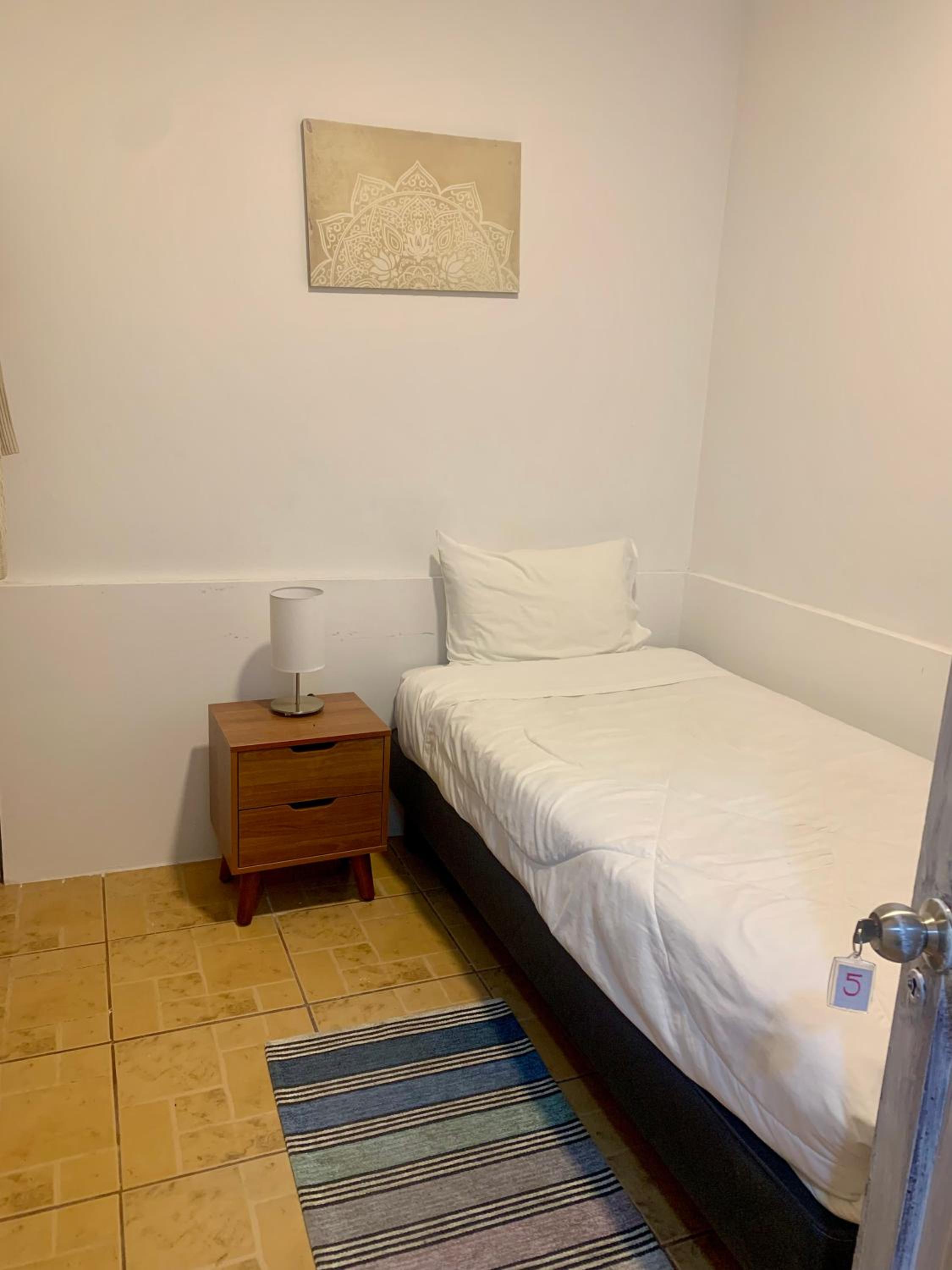 Single Room with Private Bathroom photo 2
