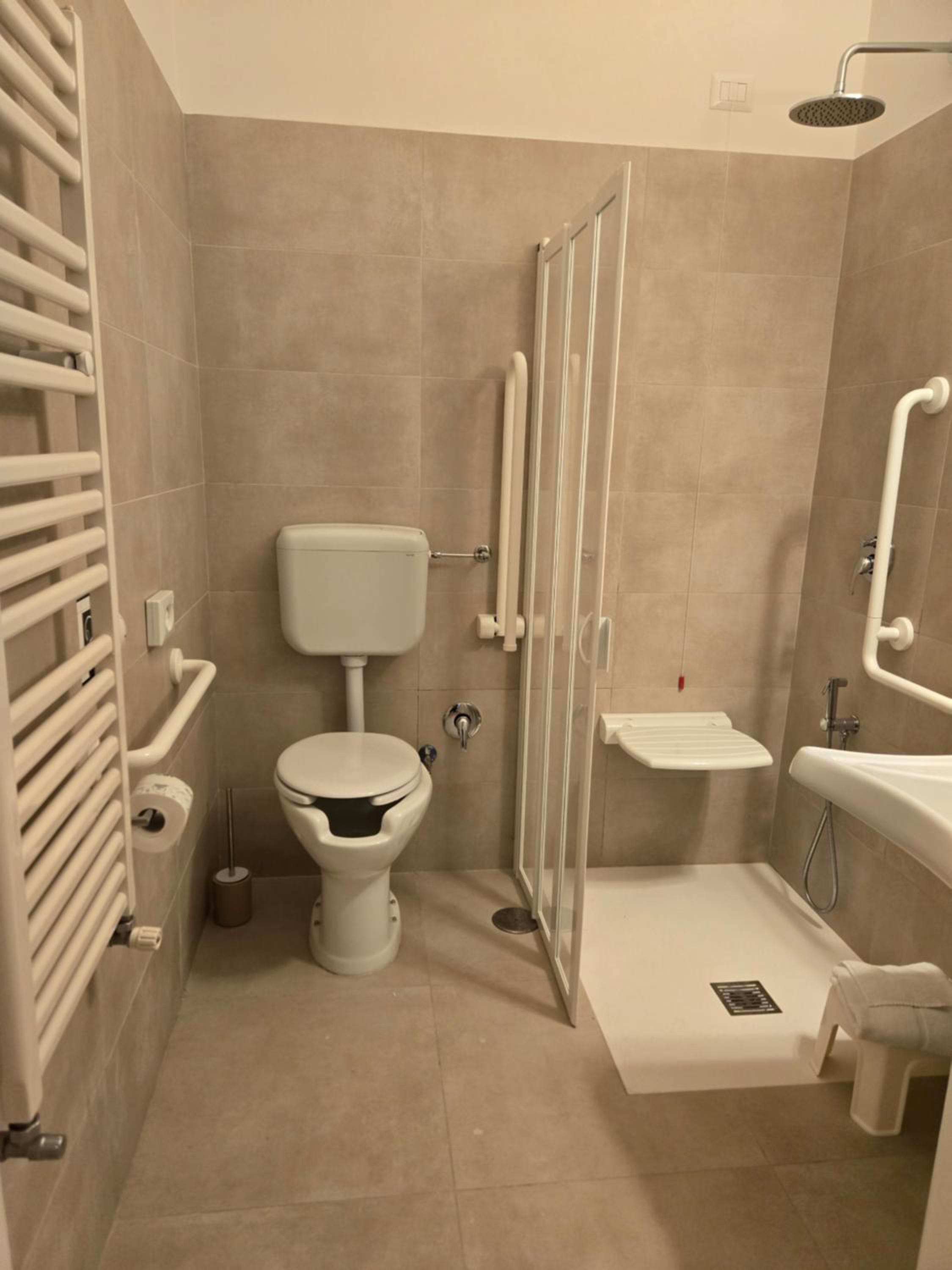 Double or Twin Room - Disability Access photo 3