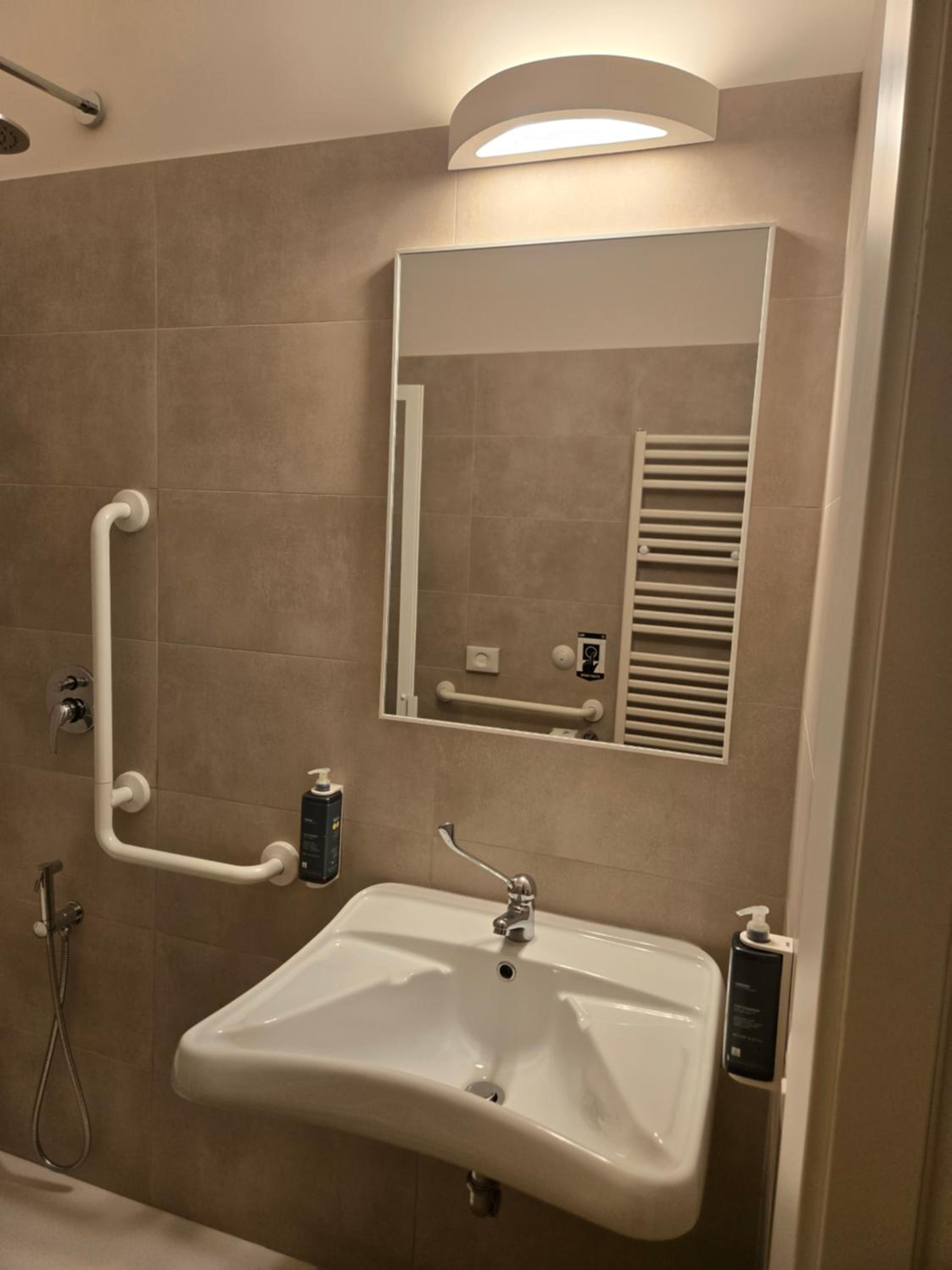Double or Twin Room - Disability Access photo 2