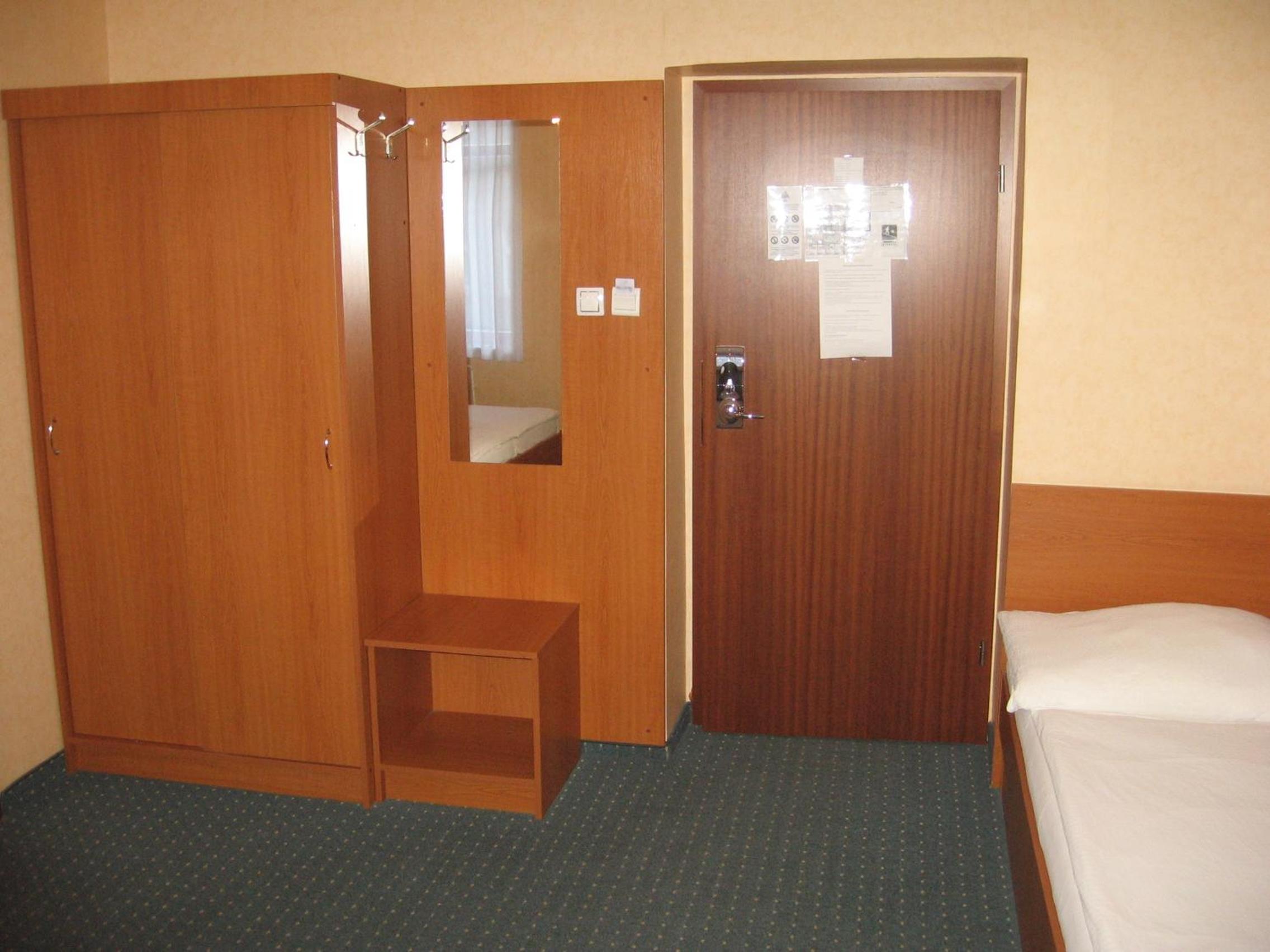 Single Room photo 3