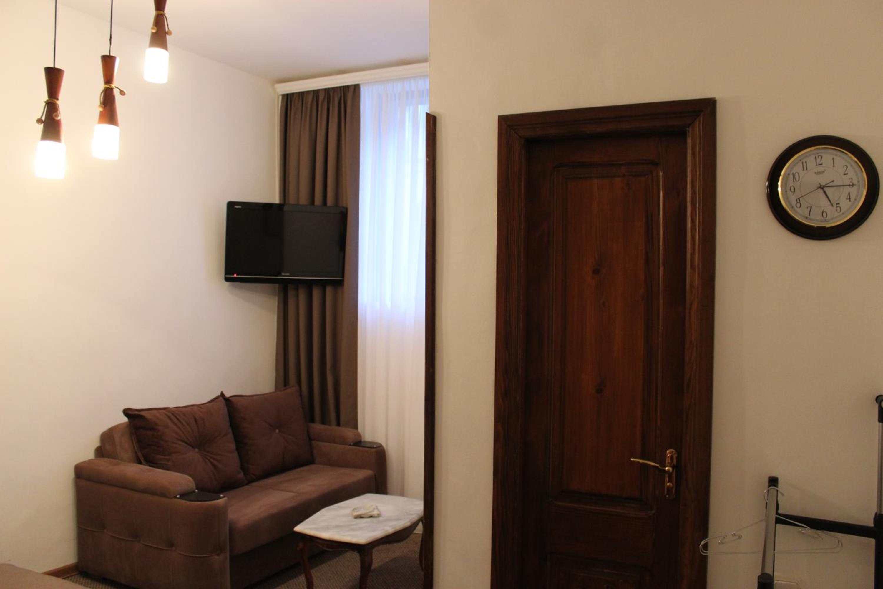 Economy Double Room photo 2