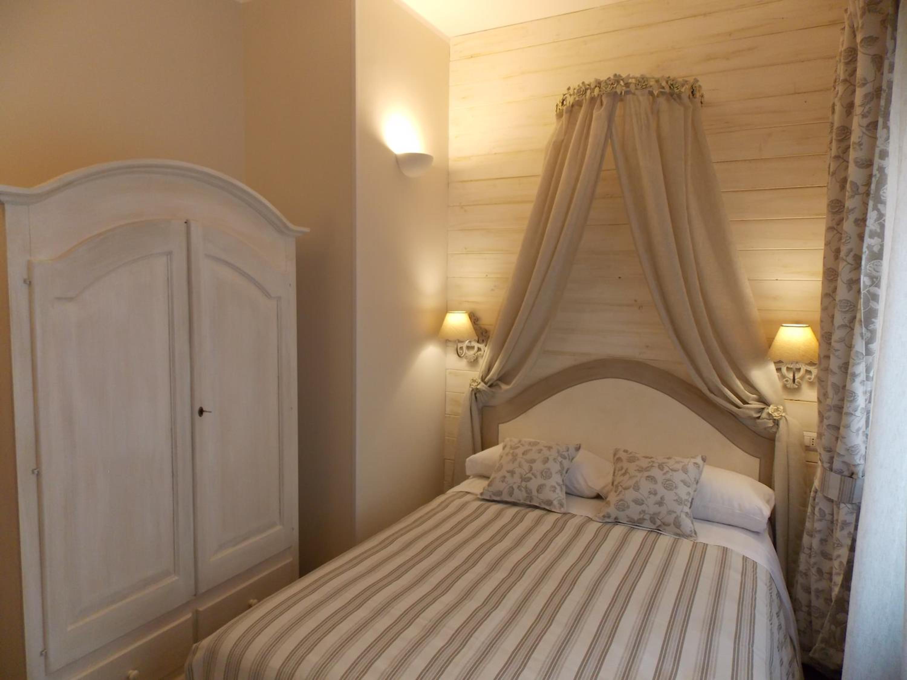 Economy Double Room photo 2
