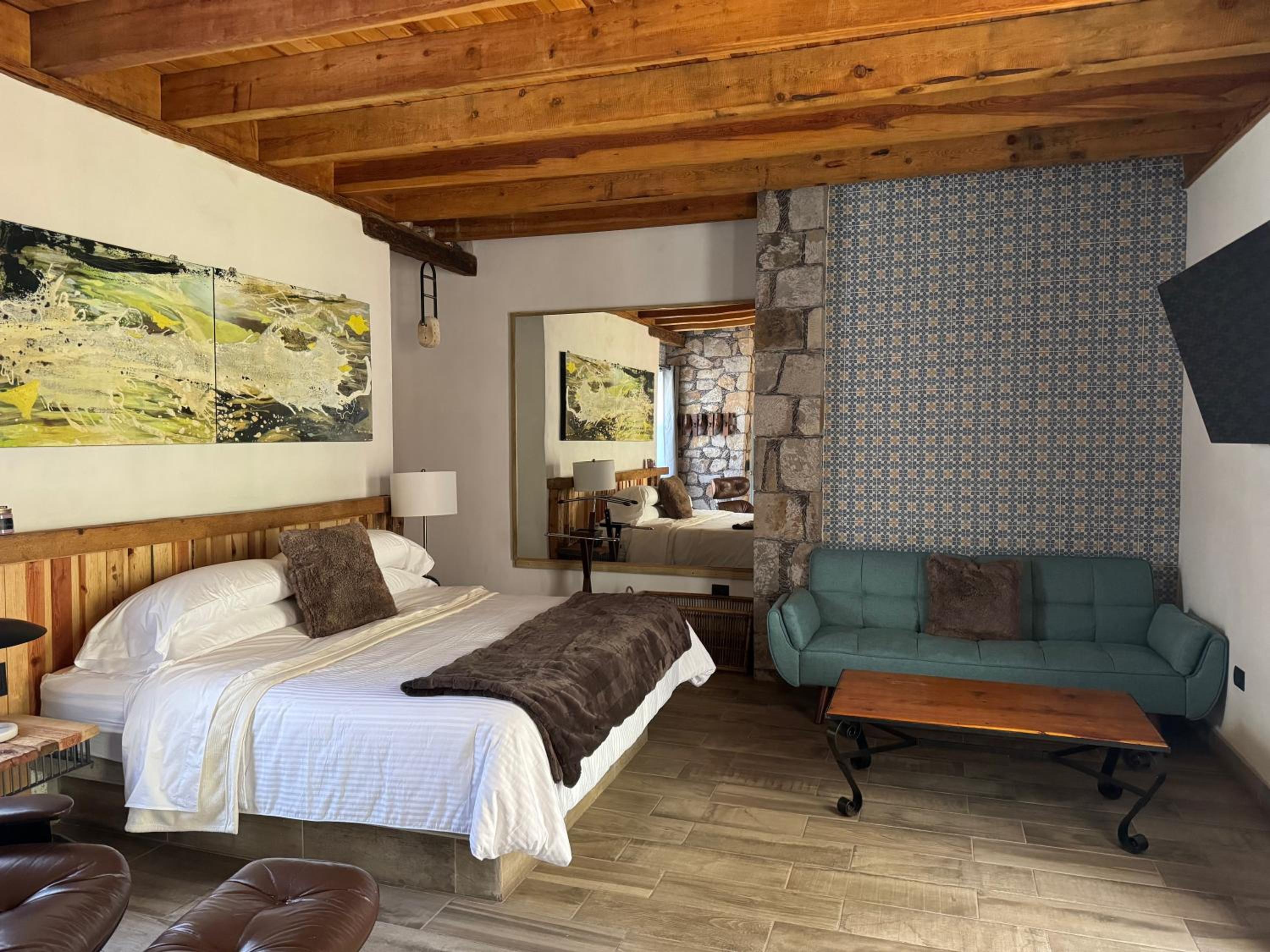 Deluxe King Suite