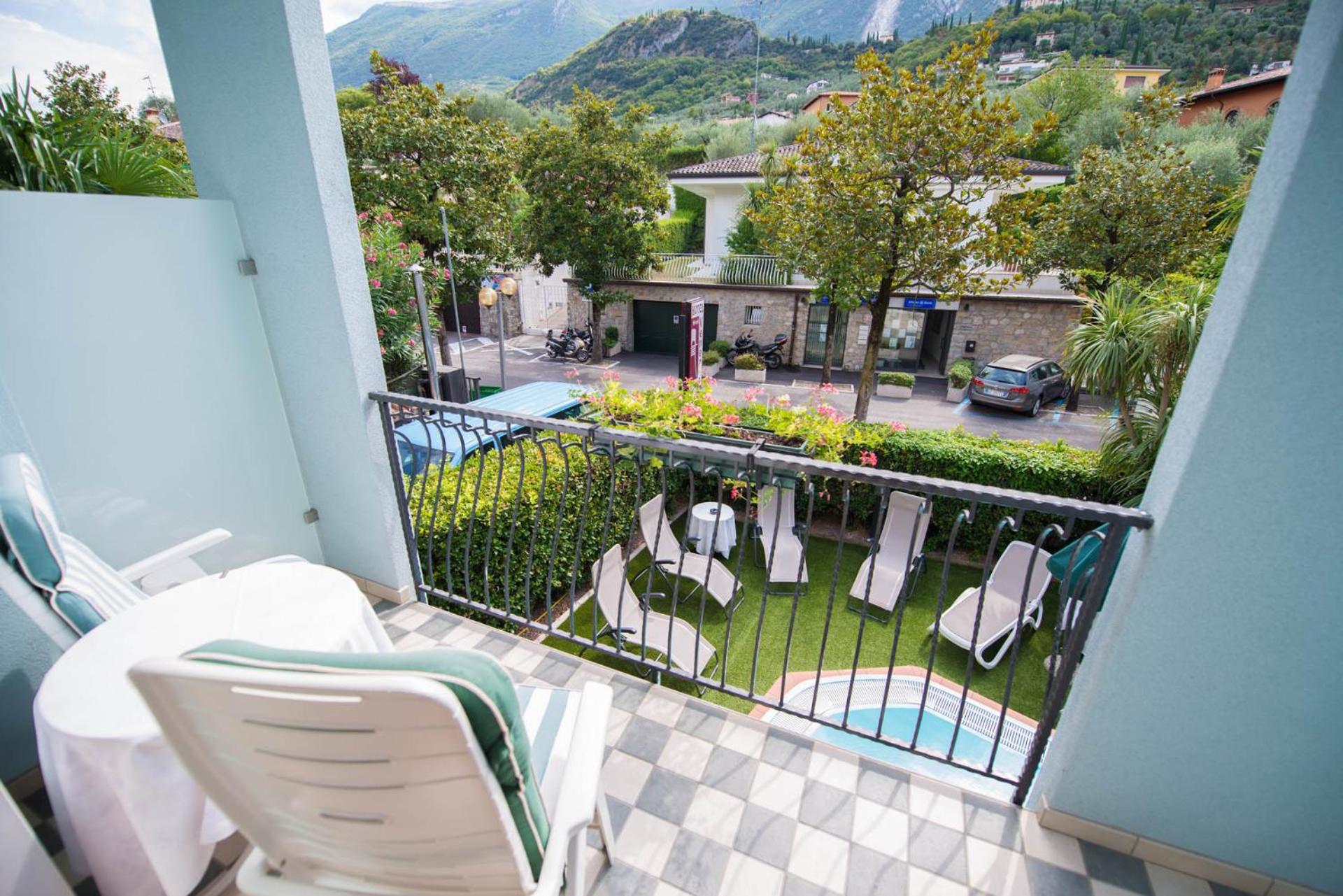 Standard Twin Room with Mountain View - Photo 3