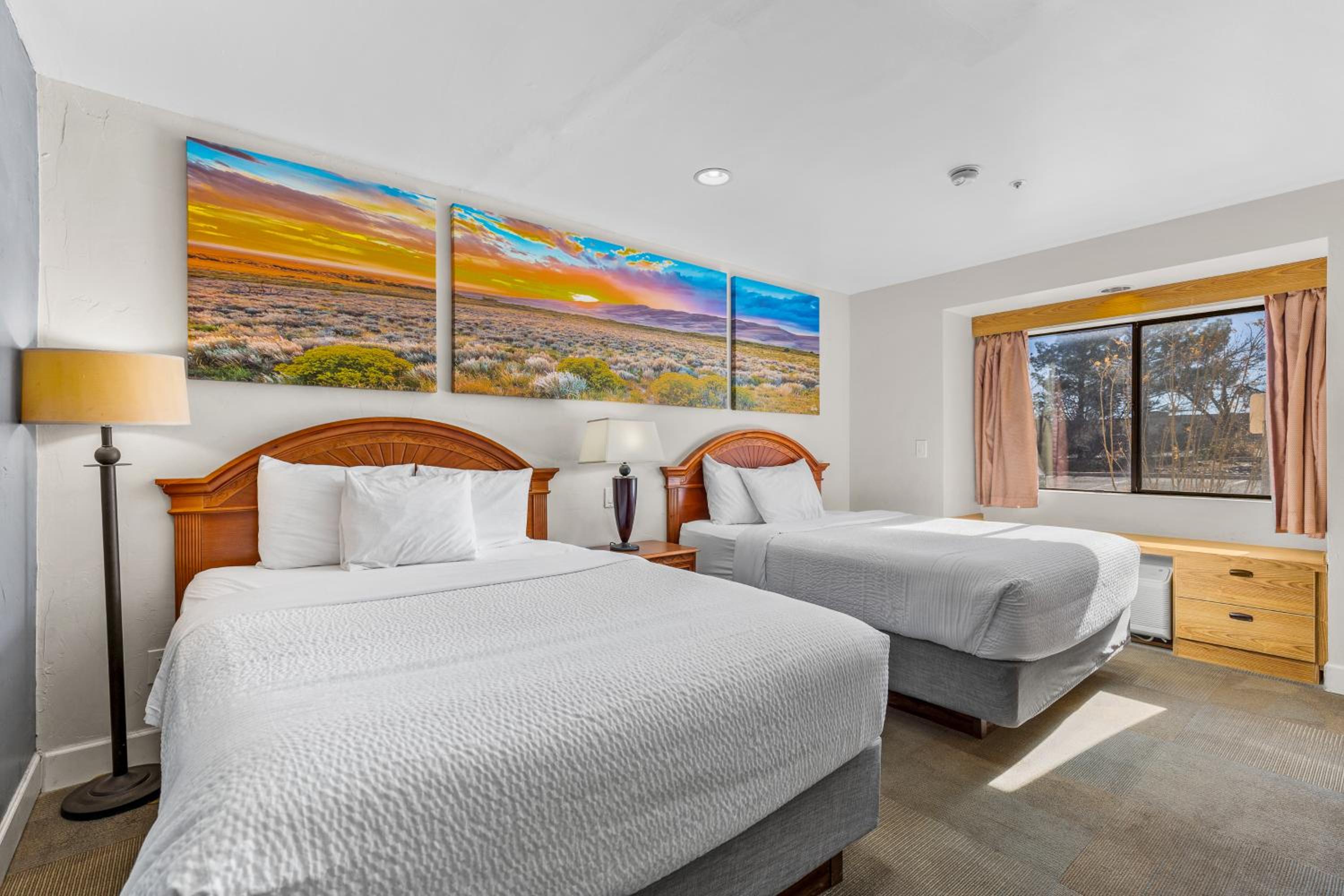 One-Bedroom Suite with Two Queen Beds - Non-Smoking - Photo 4