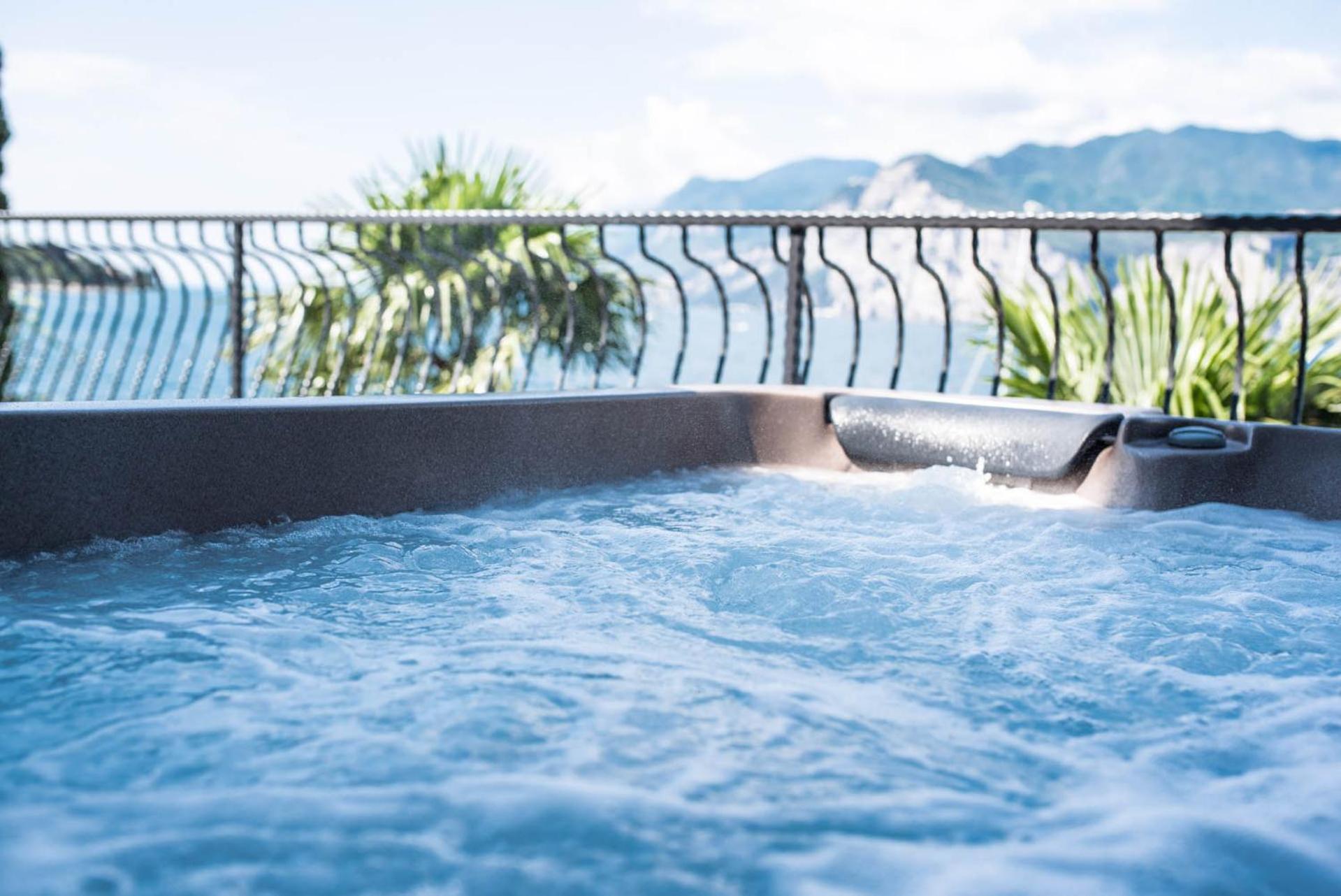 Deluxe Double or Twin Room with Spa Bath photo 3