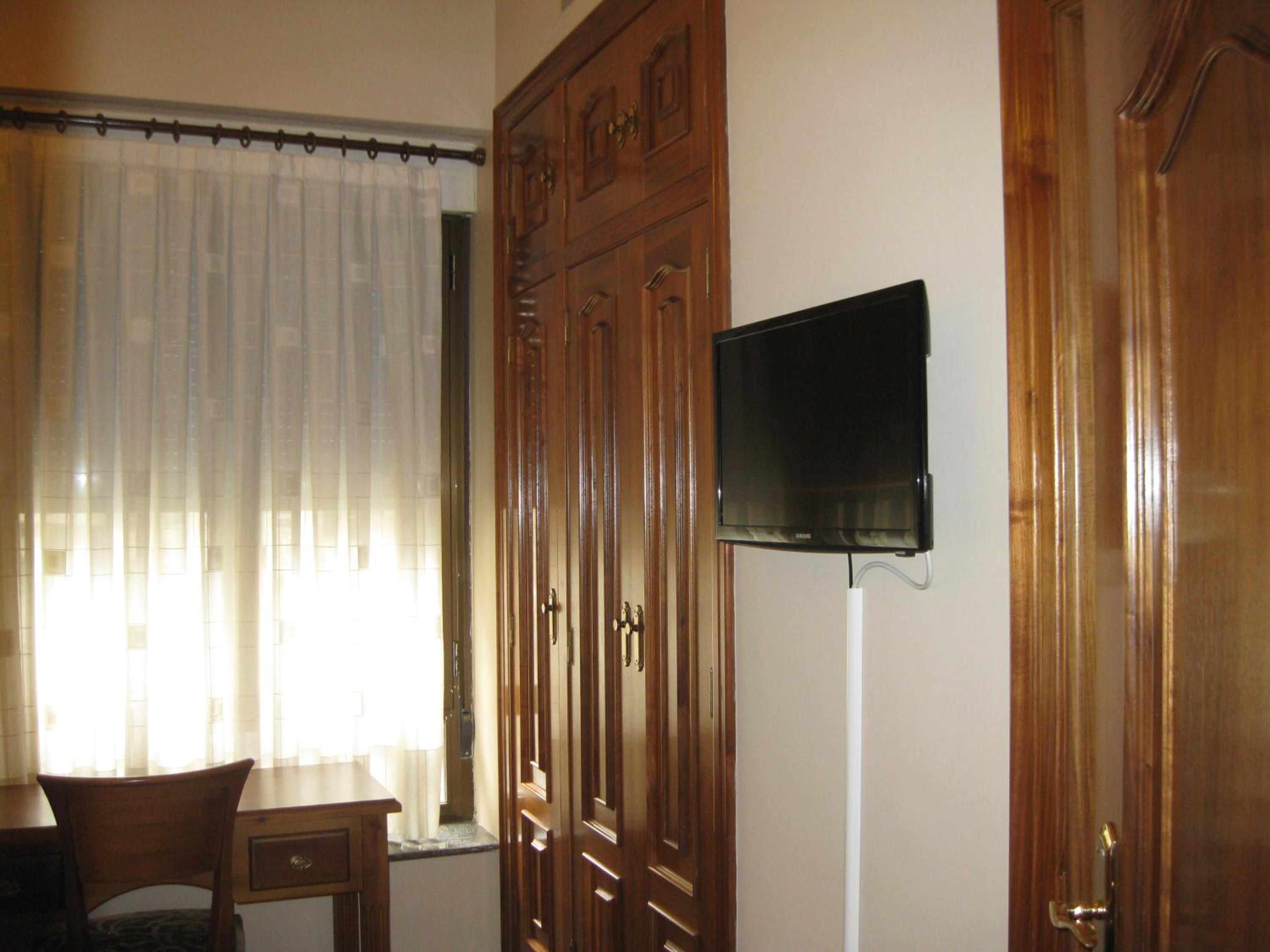 Twin Room - Photo 14