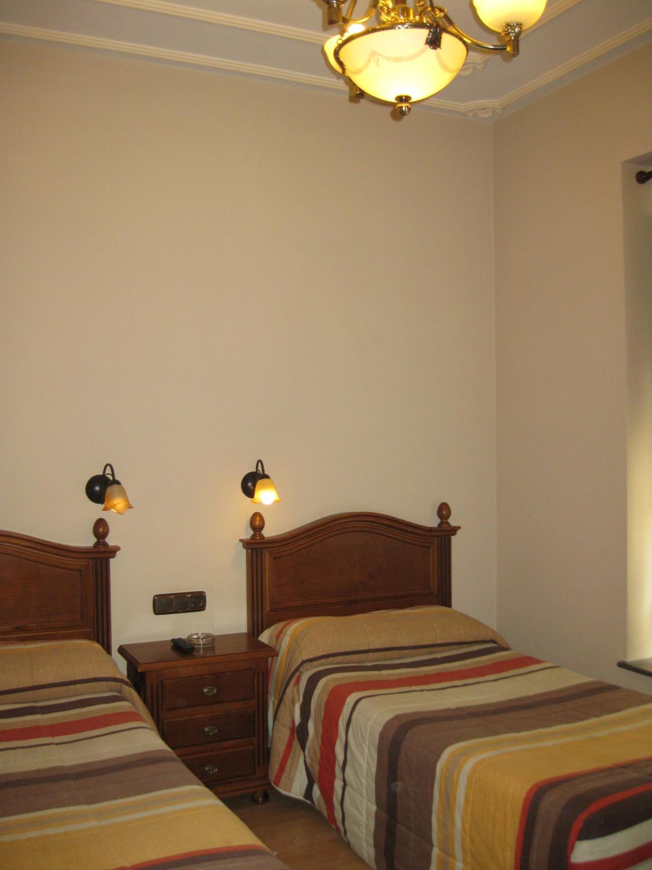 Twin Room - Photo 21