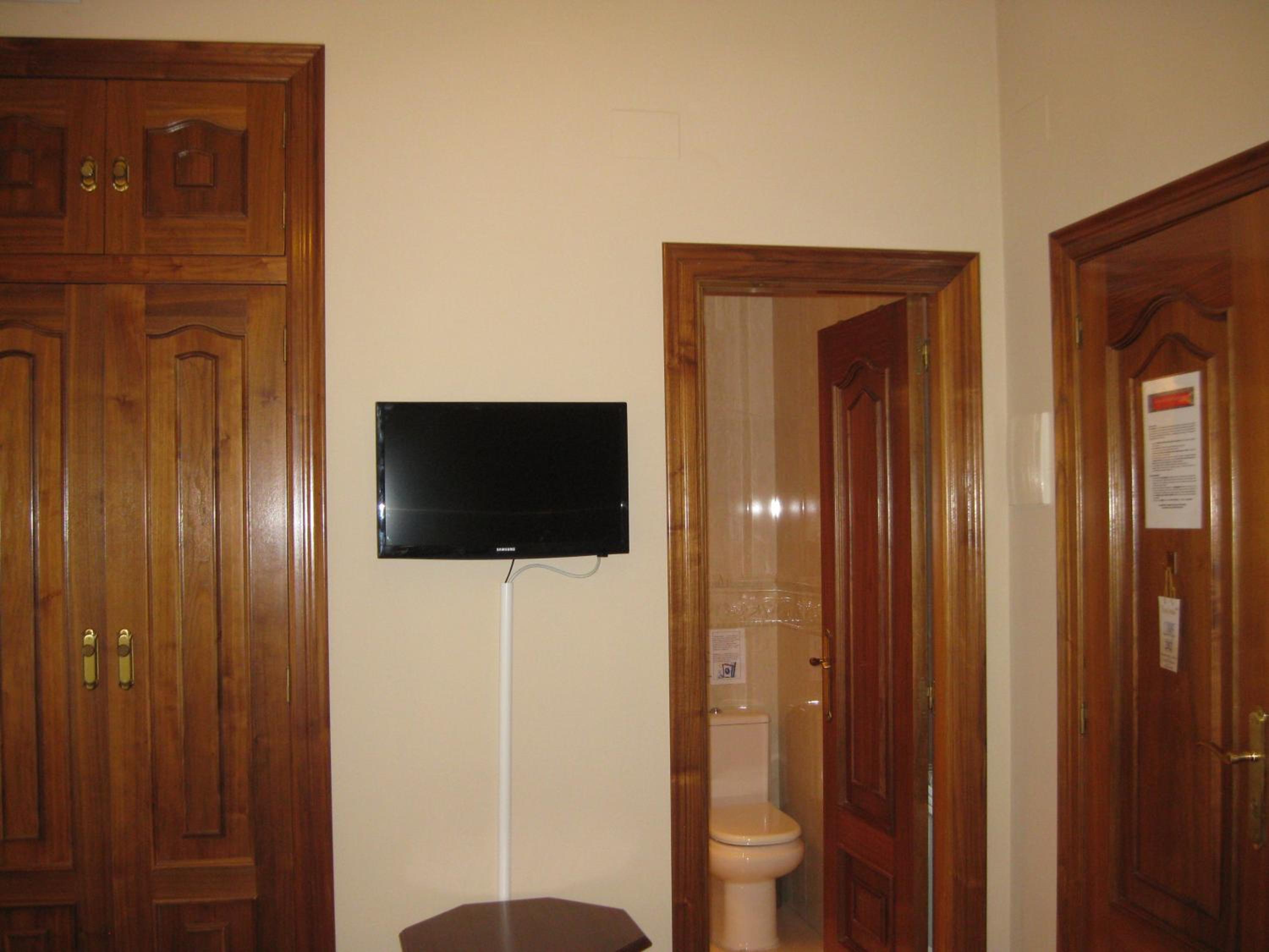 Twin Room - Photo 22