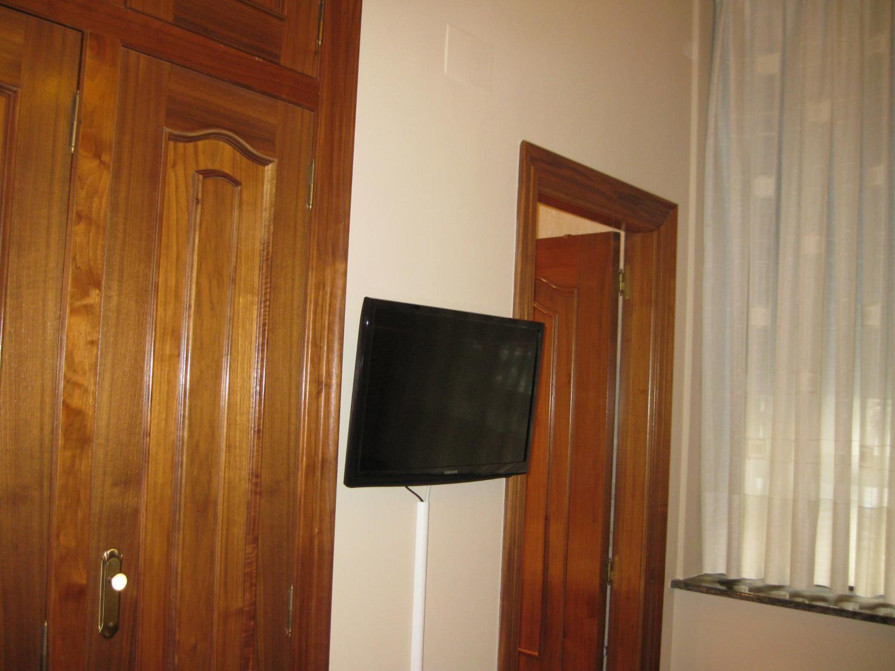 Twin Room - Photo 18