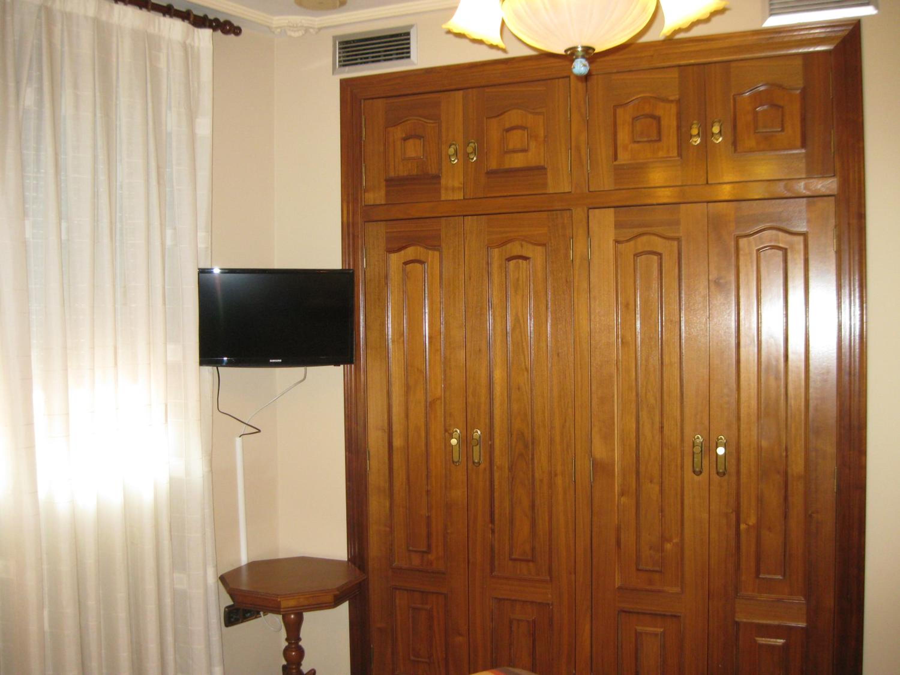 Double Room - Photo 18