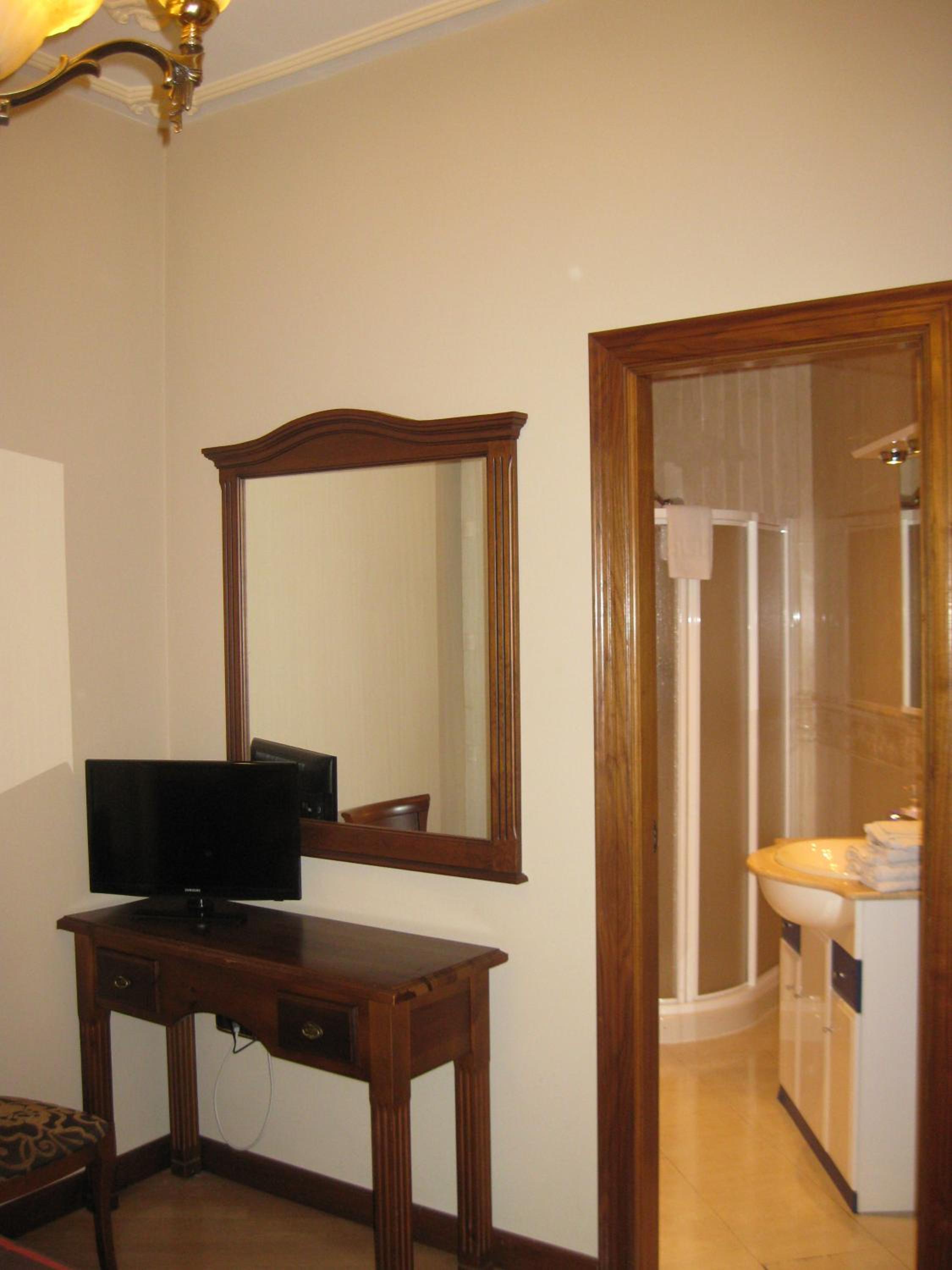 Double Room - Photo 28