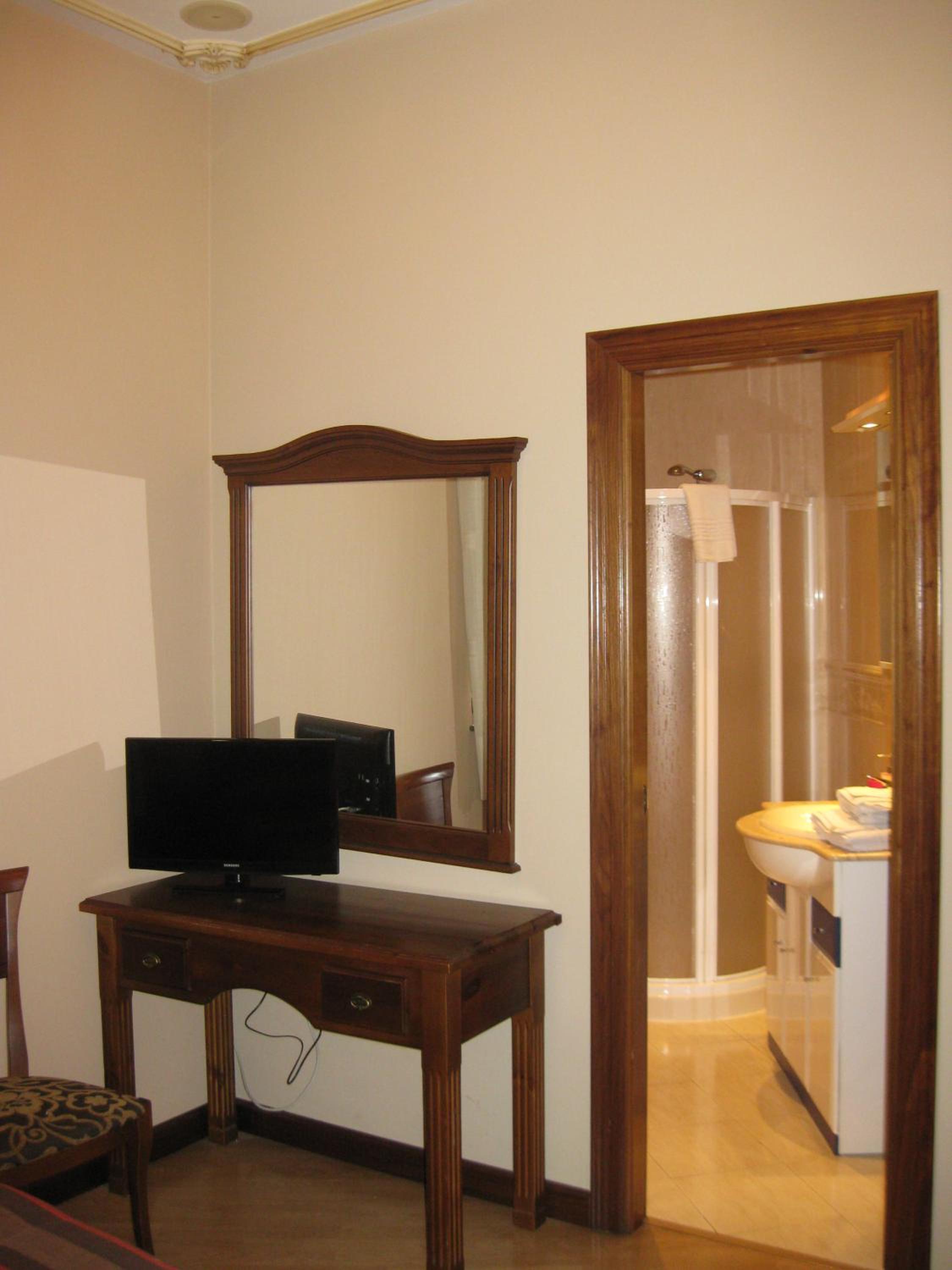 Double Room - Photo 3