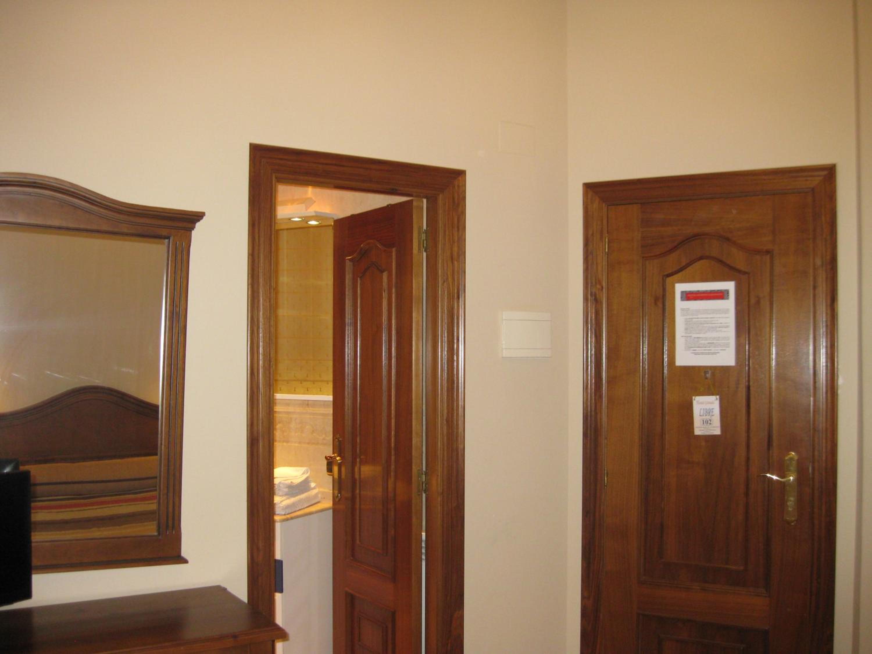 Double Room - Photo 24