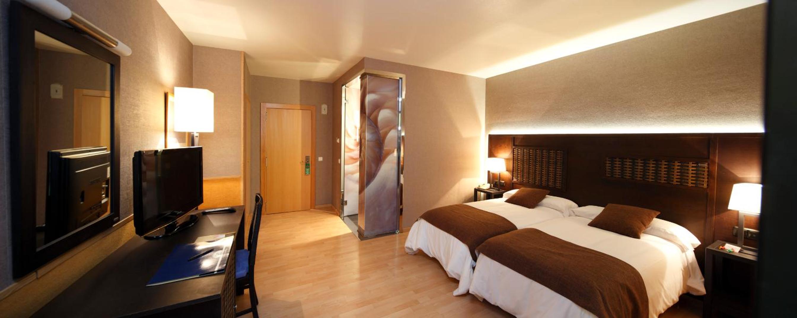 Double or Twin Room with Spa Access - Photo 1