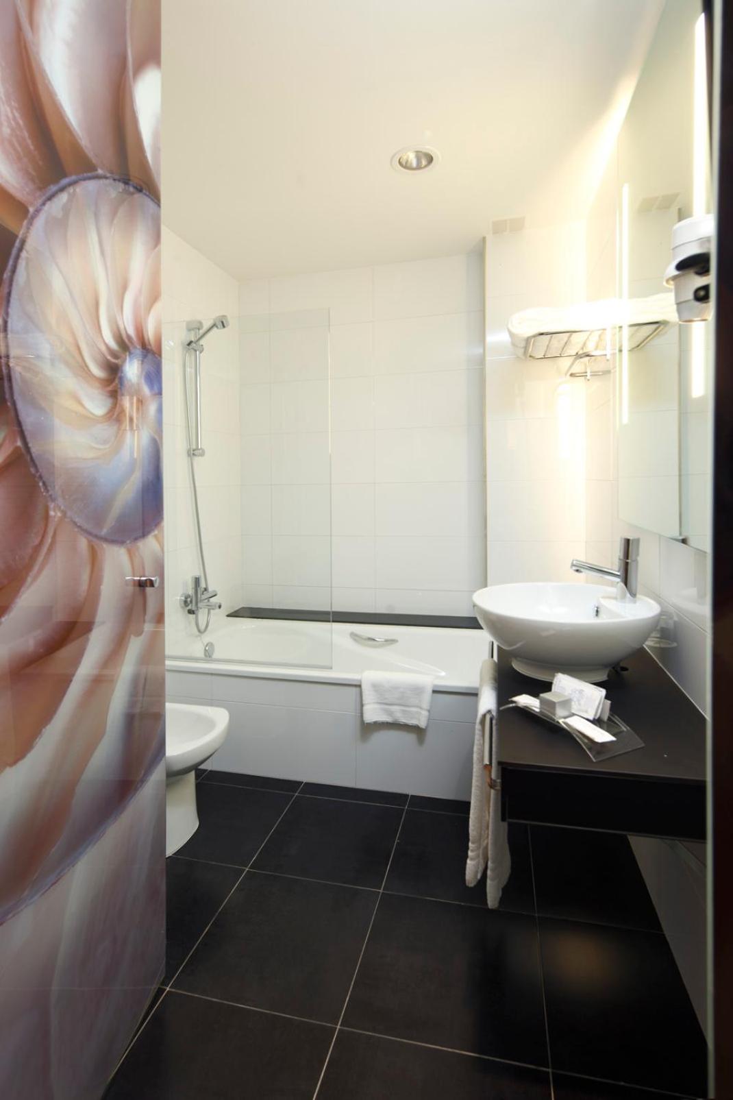 Double or Twin Room with Spa Access - Photo 2