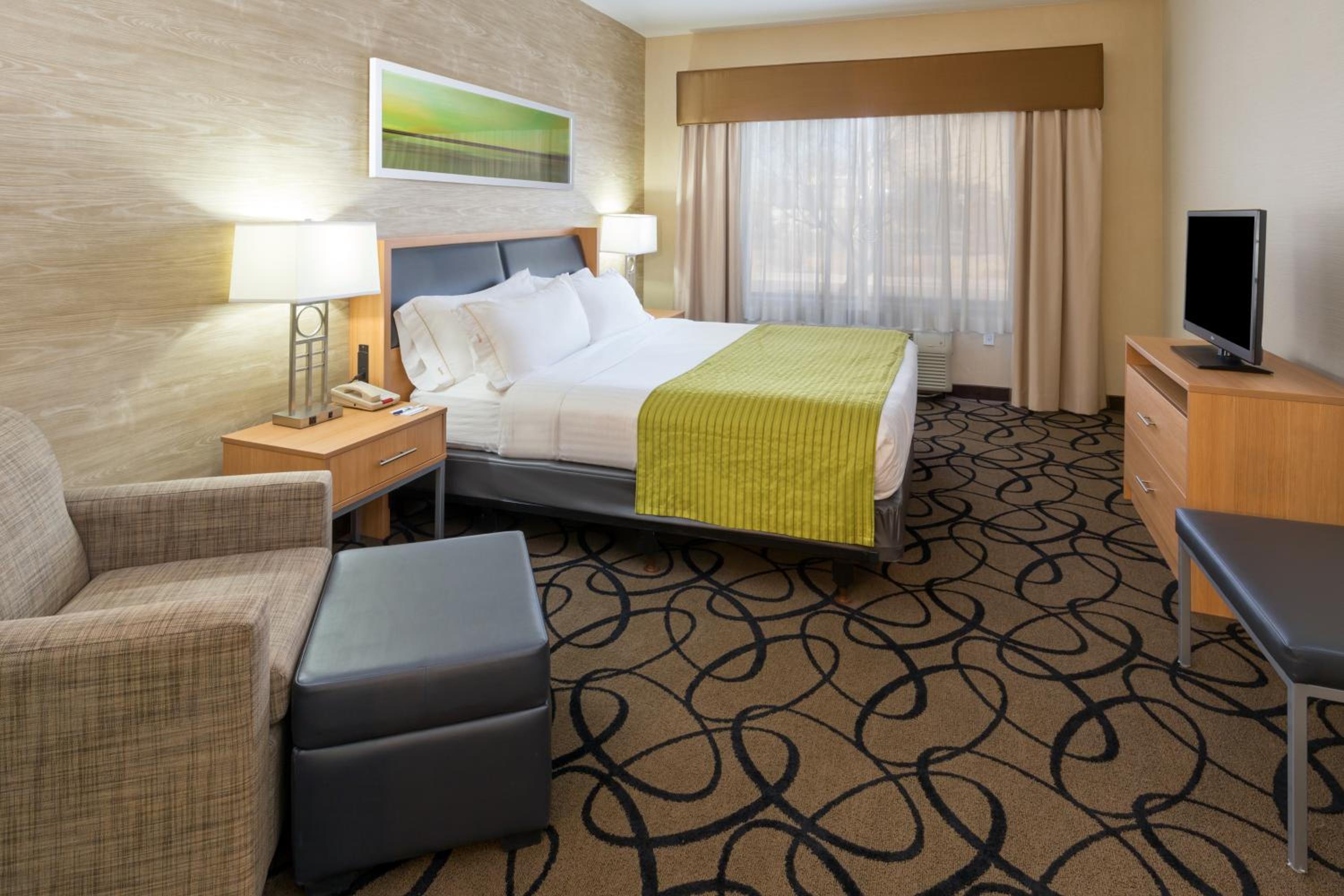 Standard King Room - Communications Accessible - Photo 1