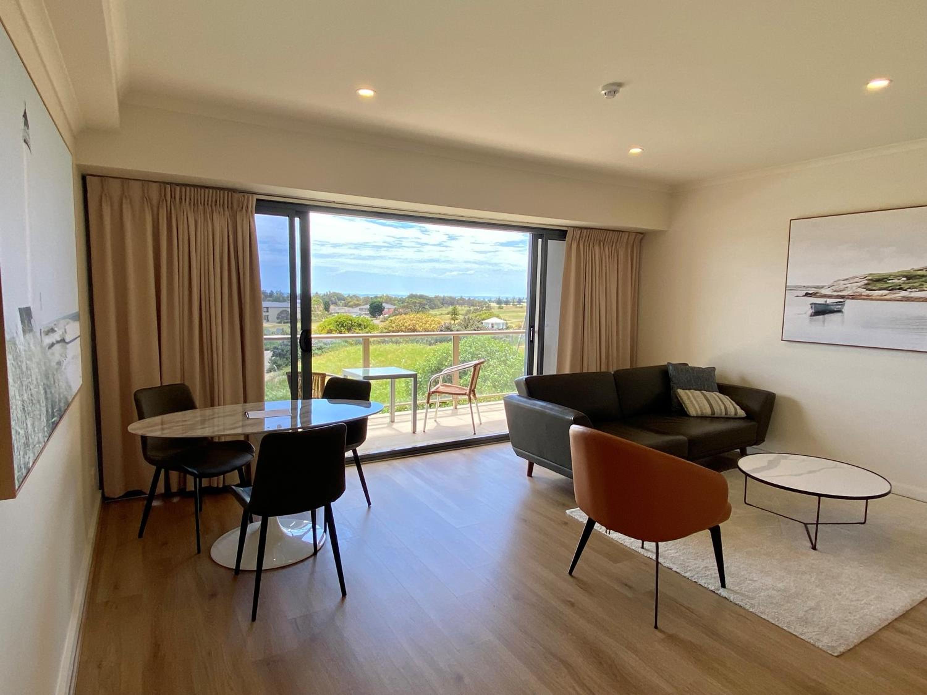 Superior King Suite - Photo 4