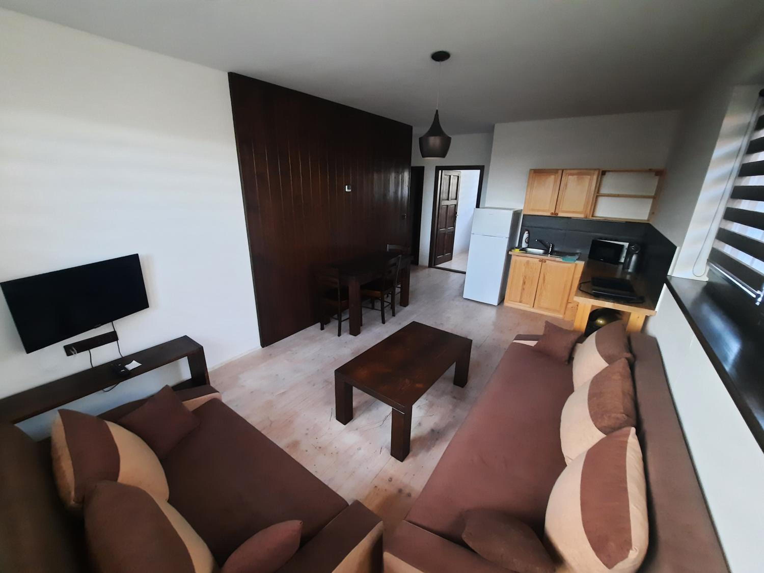 One-Bedroom Apartment - Photo 3