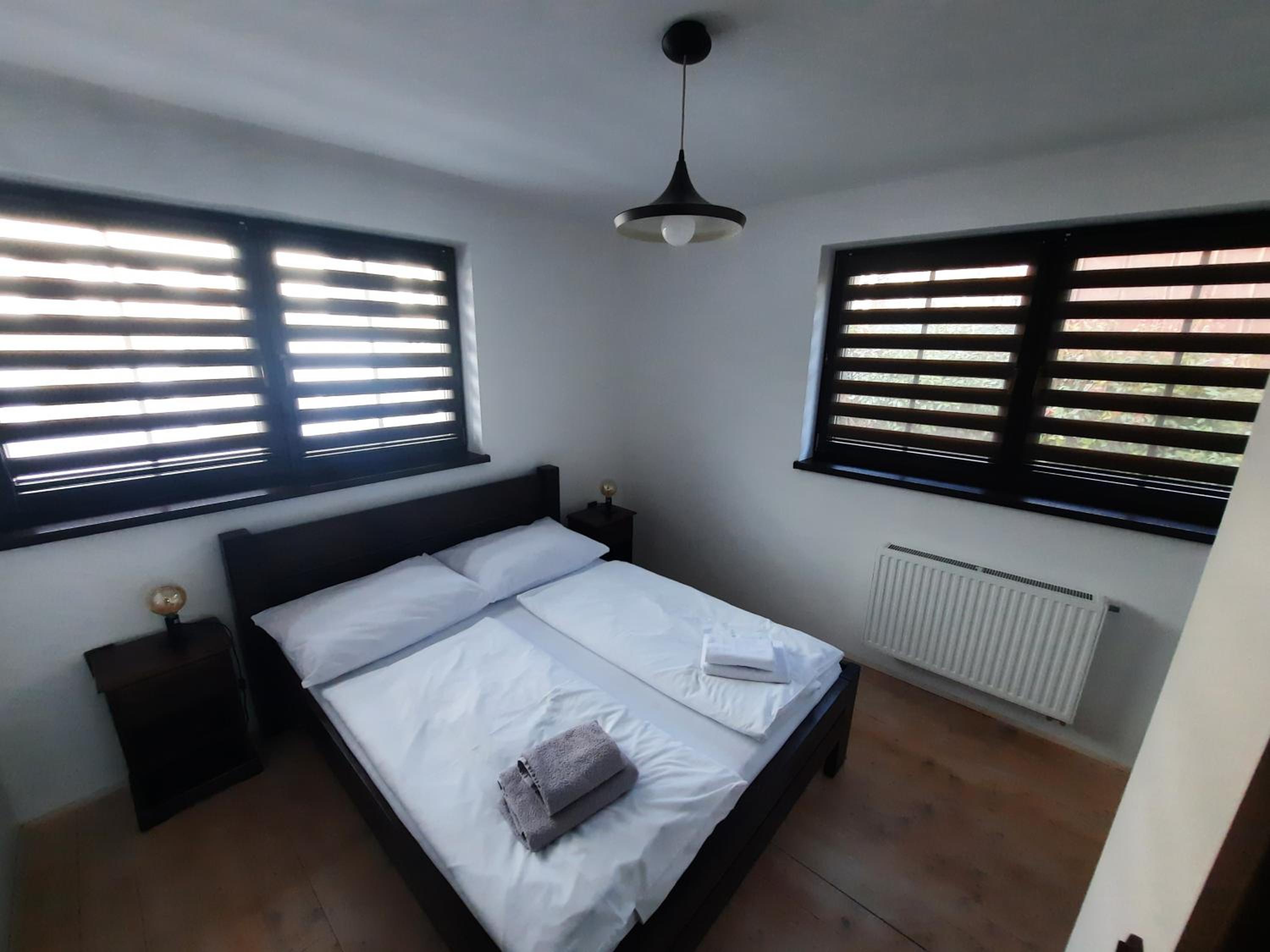 One-Bedroom Apartment - Photo 2